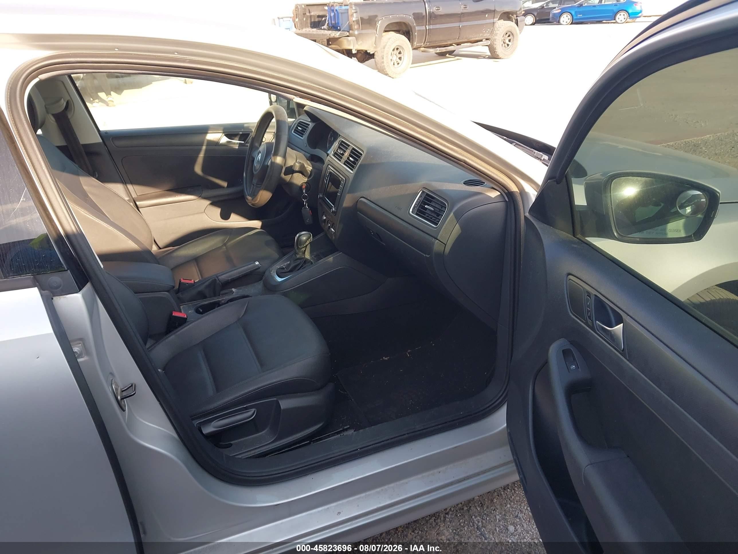 2012 Volkswagen Jetta 2.5l Se Silver vin: 3VWDX7AJ9CM323930