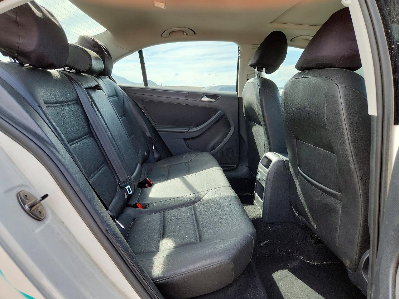 2012 Volkswagen Jetta Se White vin: 3VWDX7AJ9CM386137