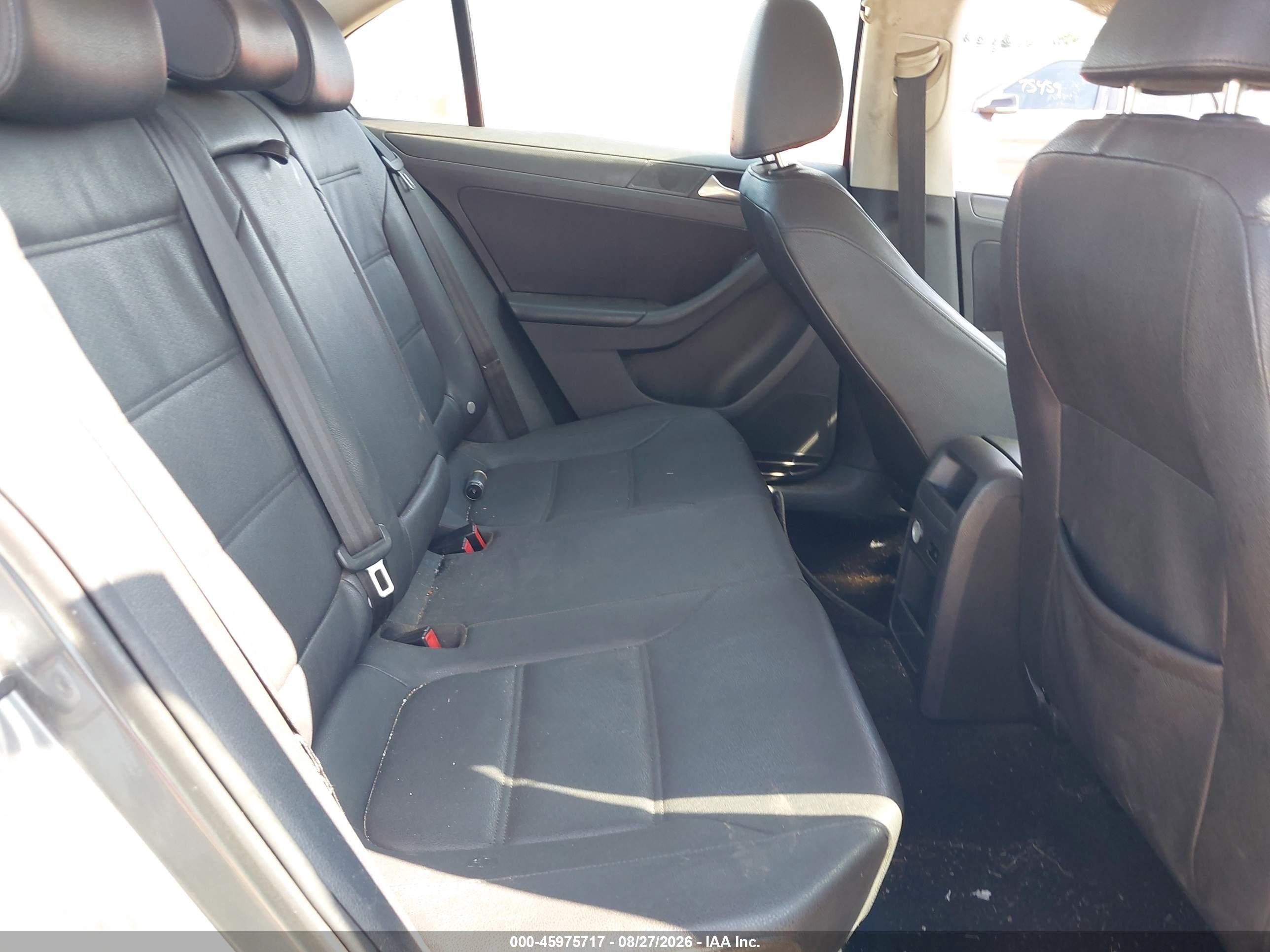 2012 Volkswagen Jetta 2.5l Se Silver vin: 3VWDX7AJ9CM412543