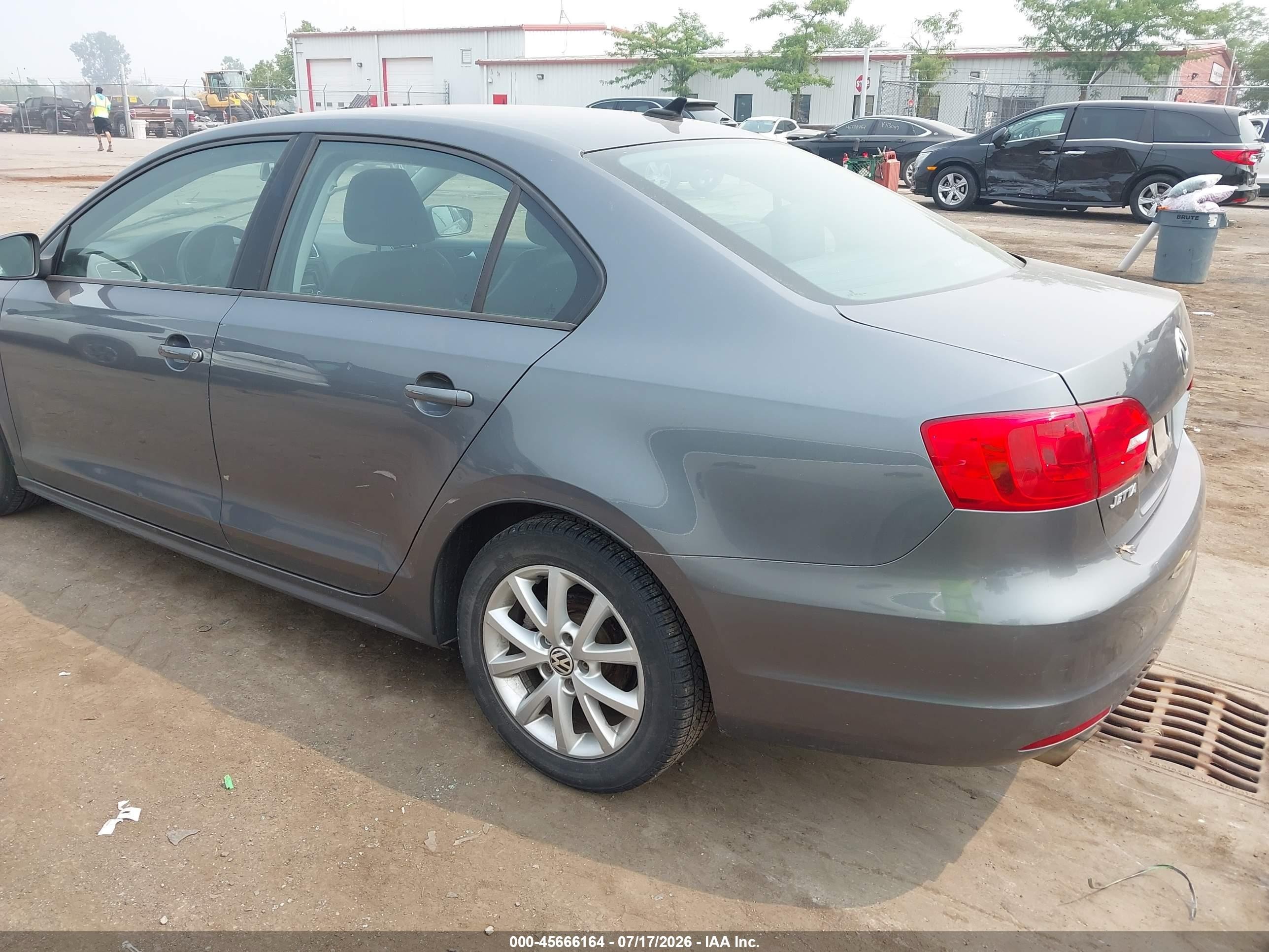 2012 Volkswagen Jetta 2.5l Se Silver vin: 3VWDX7AJ9CM416947