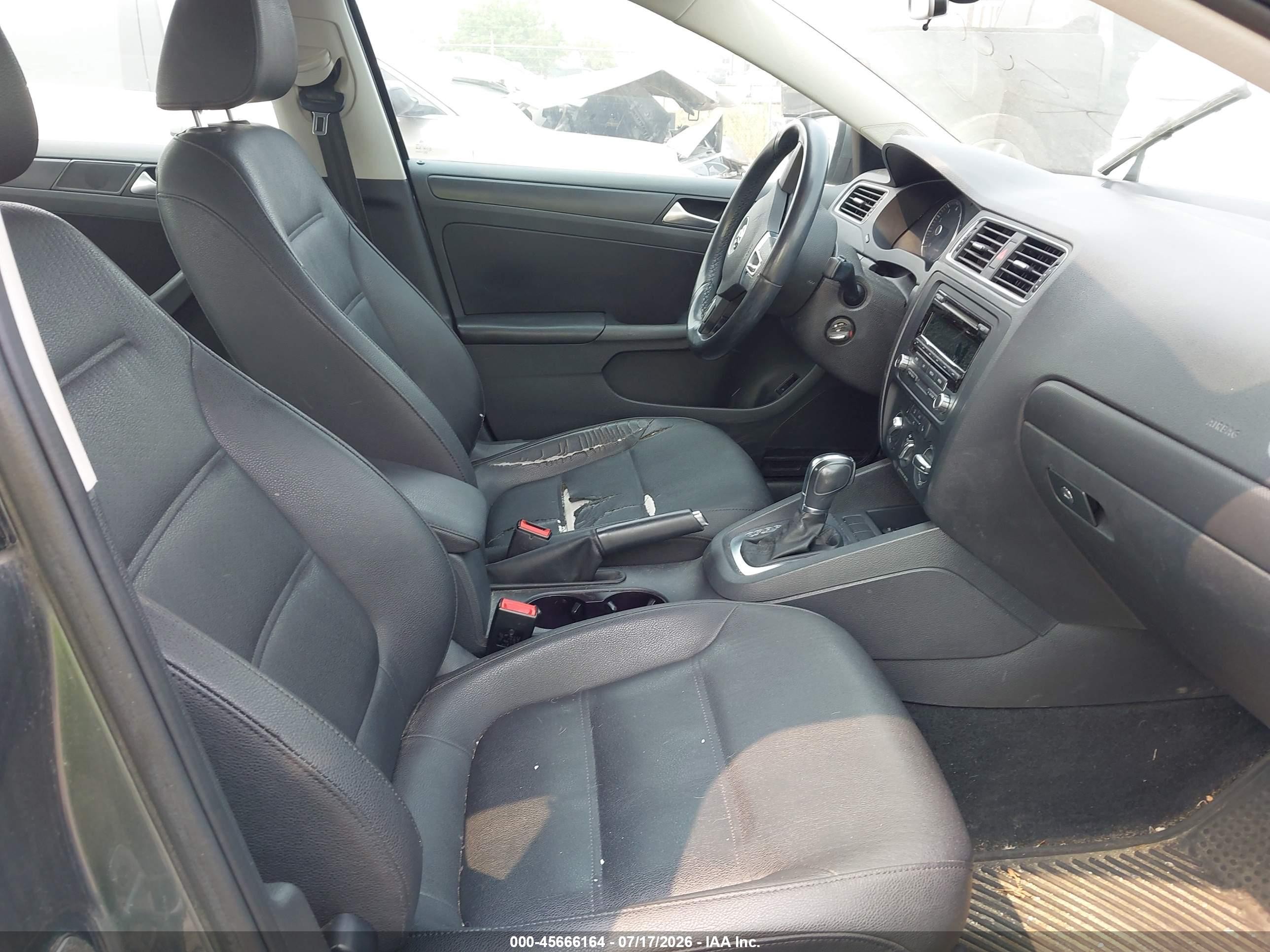 2012 Volkswagen Jetta 2.5l Se Silver vin: 3VWDX7AJ9CM416947