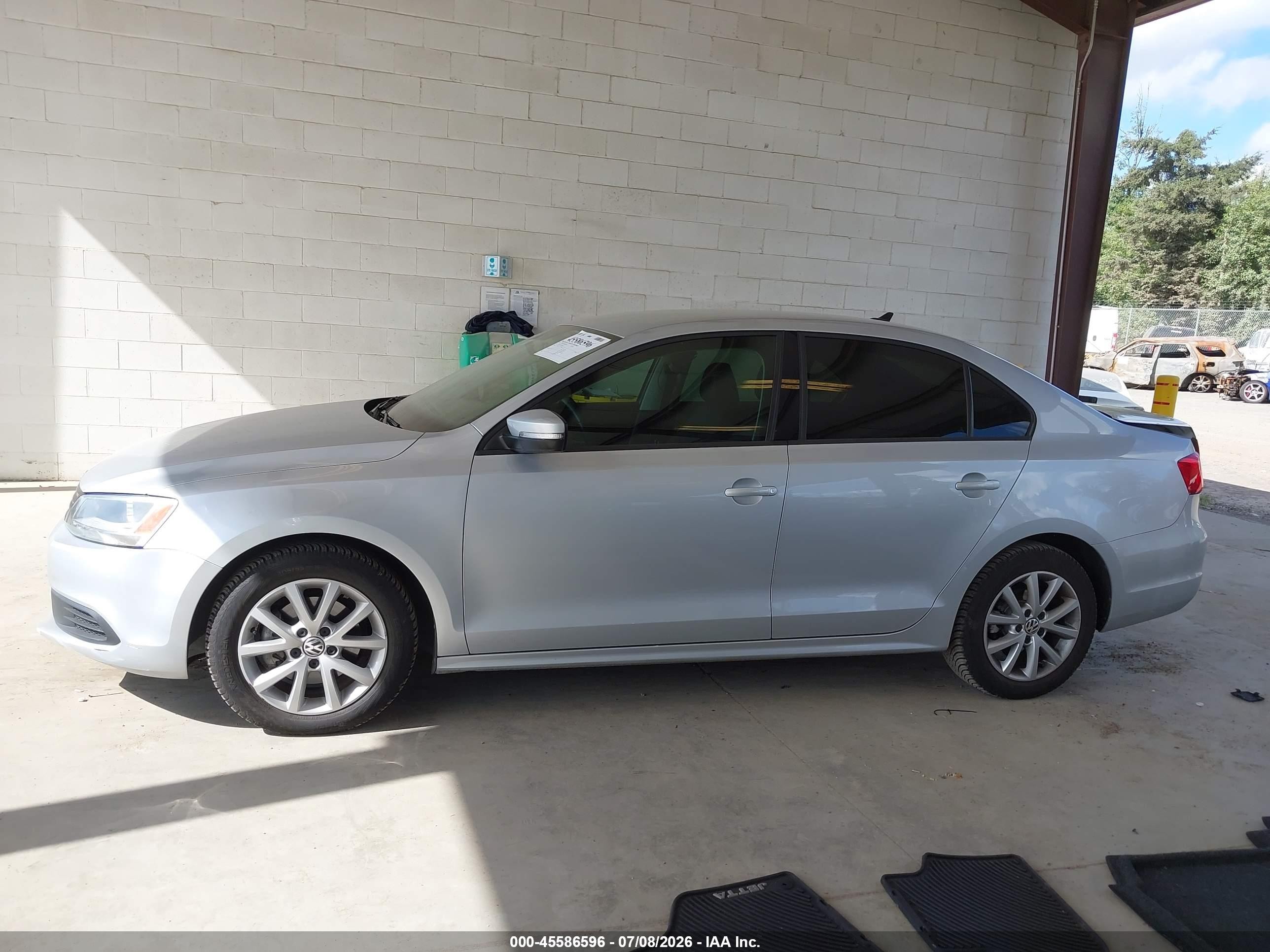 2012 Volkswagen Jetta 2.5l Se Silver vin: 3VWDX7AJ9CM462245