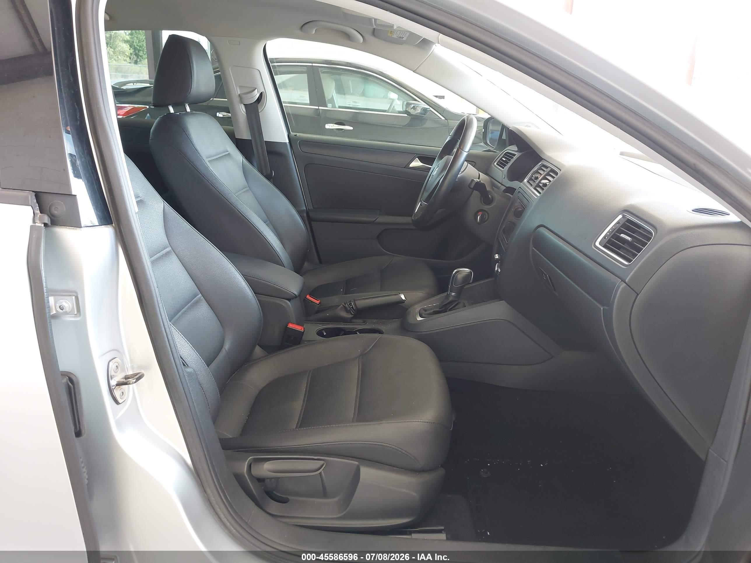 2012 Volkswagen Jetta 2.5l Se Silver vin: 3VWDX7AJ9CM462245