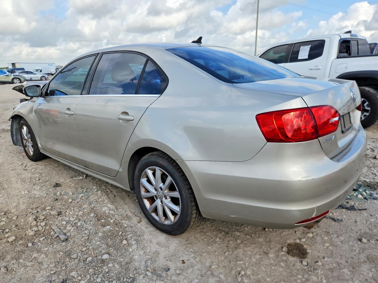 2013 Volkswagen Jetta Se Beige vin: 3VWDX7AJ9DM231430