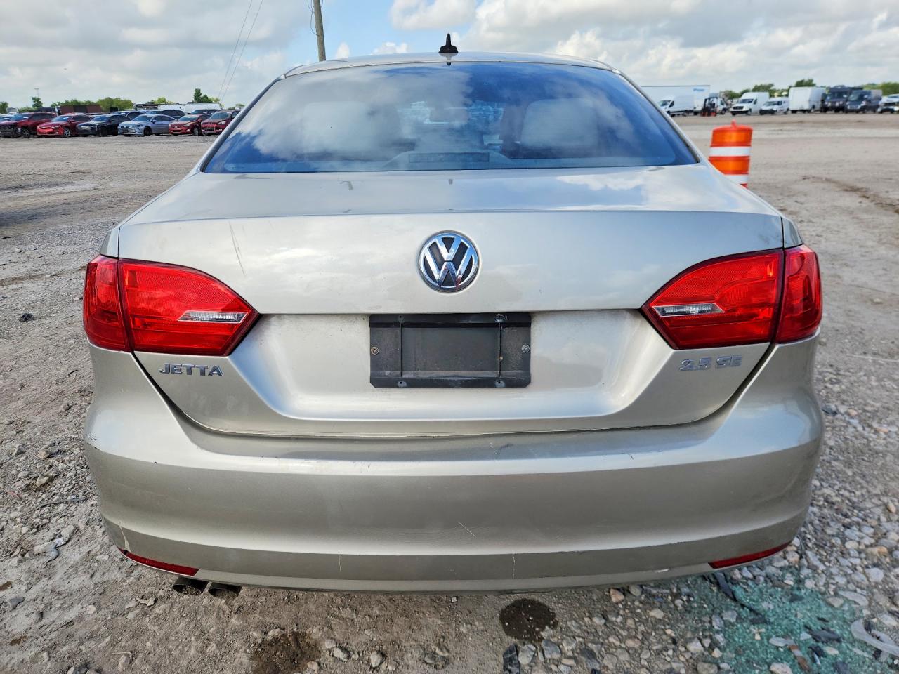 2013 Volkswagen Jetta Se Beige vin: 3VWDX7AJ9DM231430