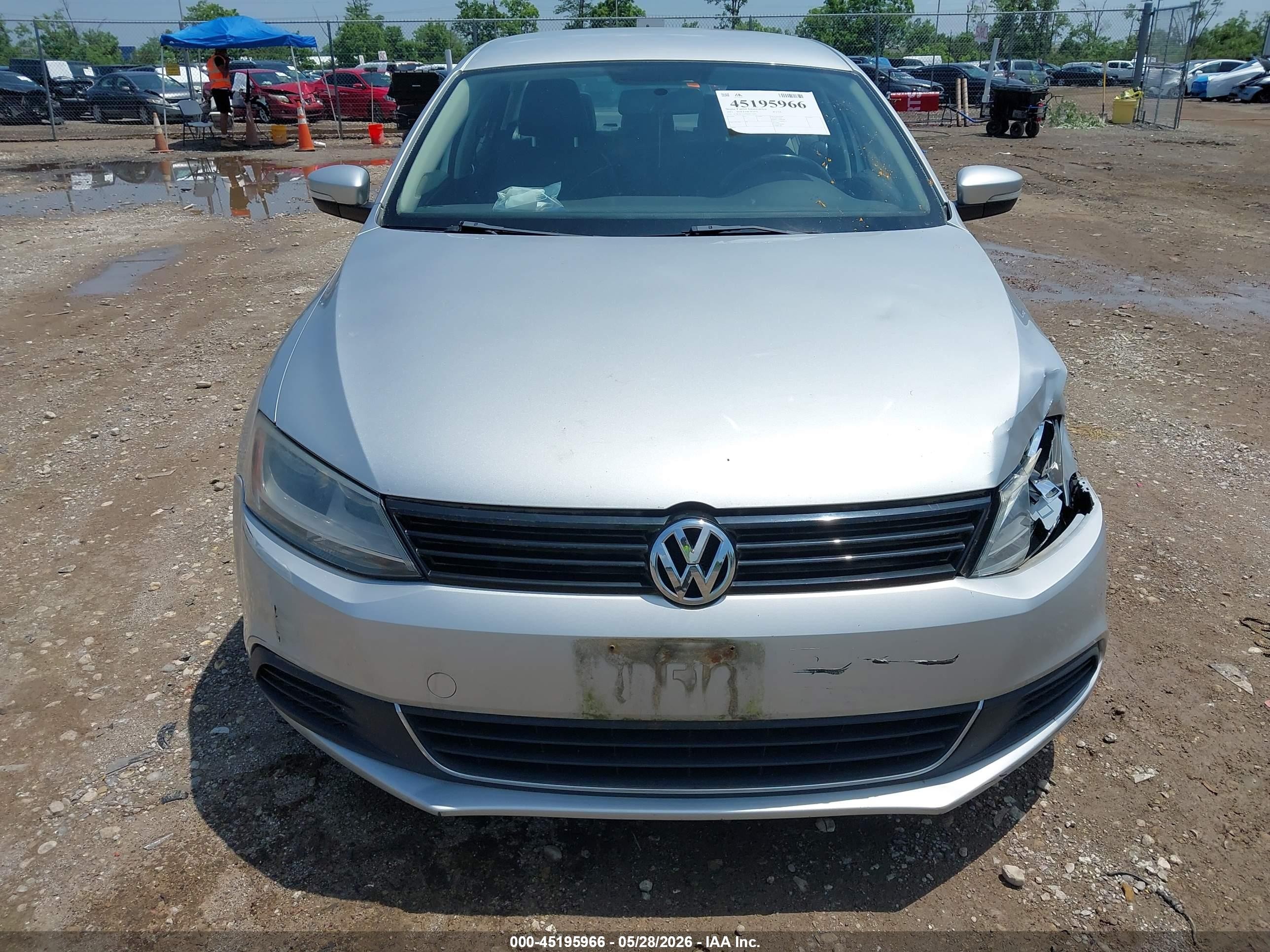 2011 Volkswagen Jetta 2.5l Se Silver vin: 3VWDX7AJXBM133049