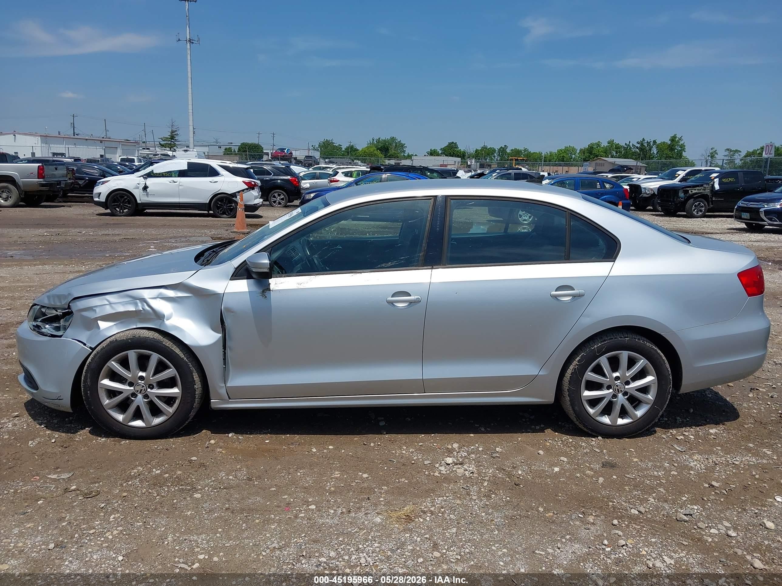 2011 Volkswagen Jetta 2.5l Se Silver vin: 3VWDX7AJXBM133049
