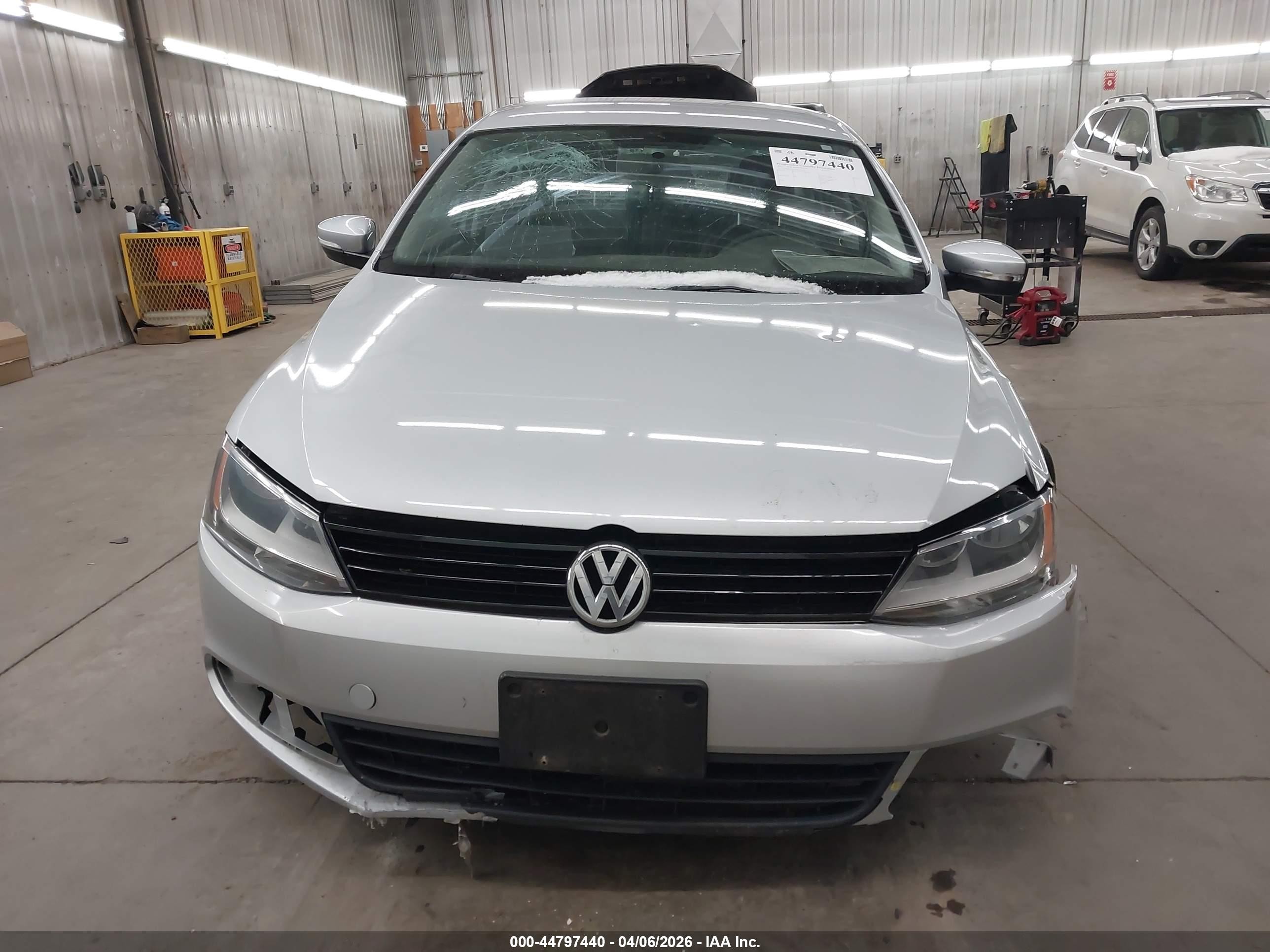 2011 Volkswagen Jetta 2.5l Se Silver vin: 3VWDX7AJXBM337706