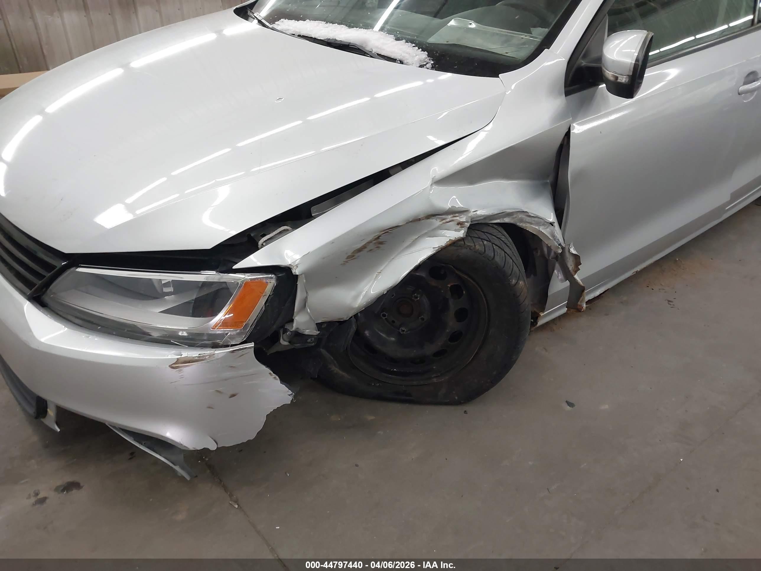 2011 Volkswagen Jetta 2.5l Se Silver vin: 3VWDX7AJXBM337706
