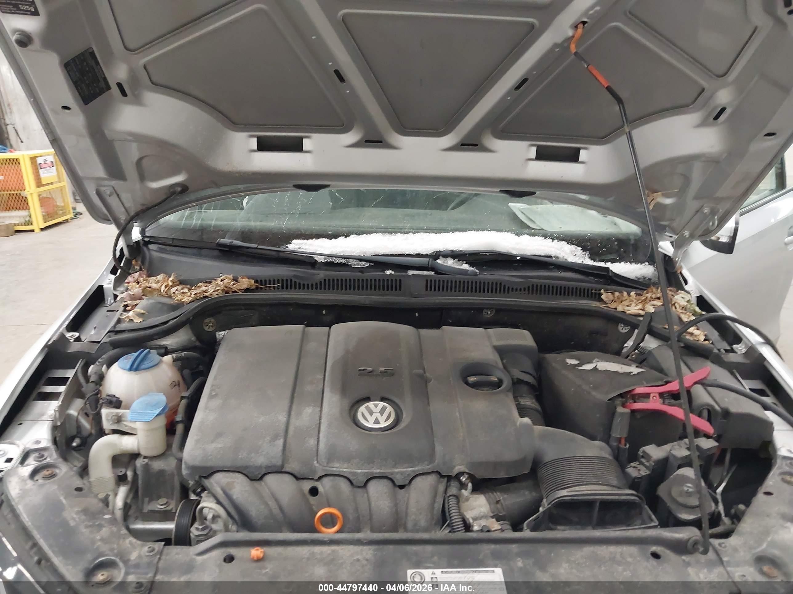 2011 Volkswagen Jetta 2.5l Se Silver vin: 3VWDX7AJXBM337706