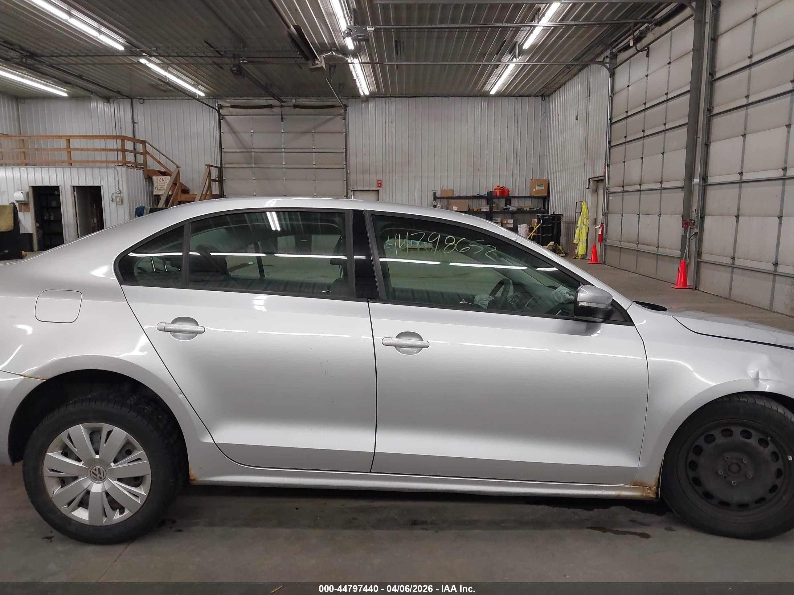 2011 Volkswagen Jetta 2.5l Se Silver vin: 3VWDX7AJXBM337706