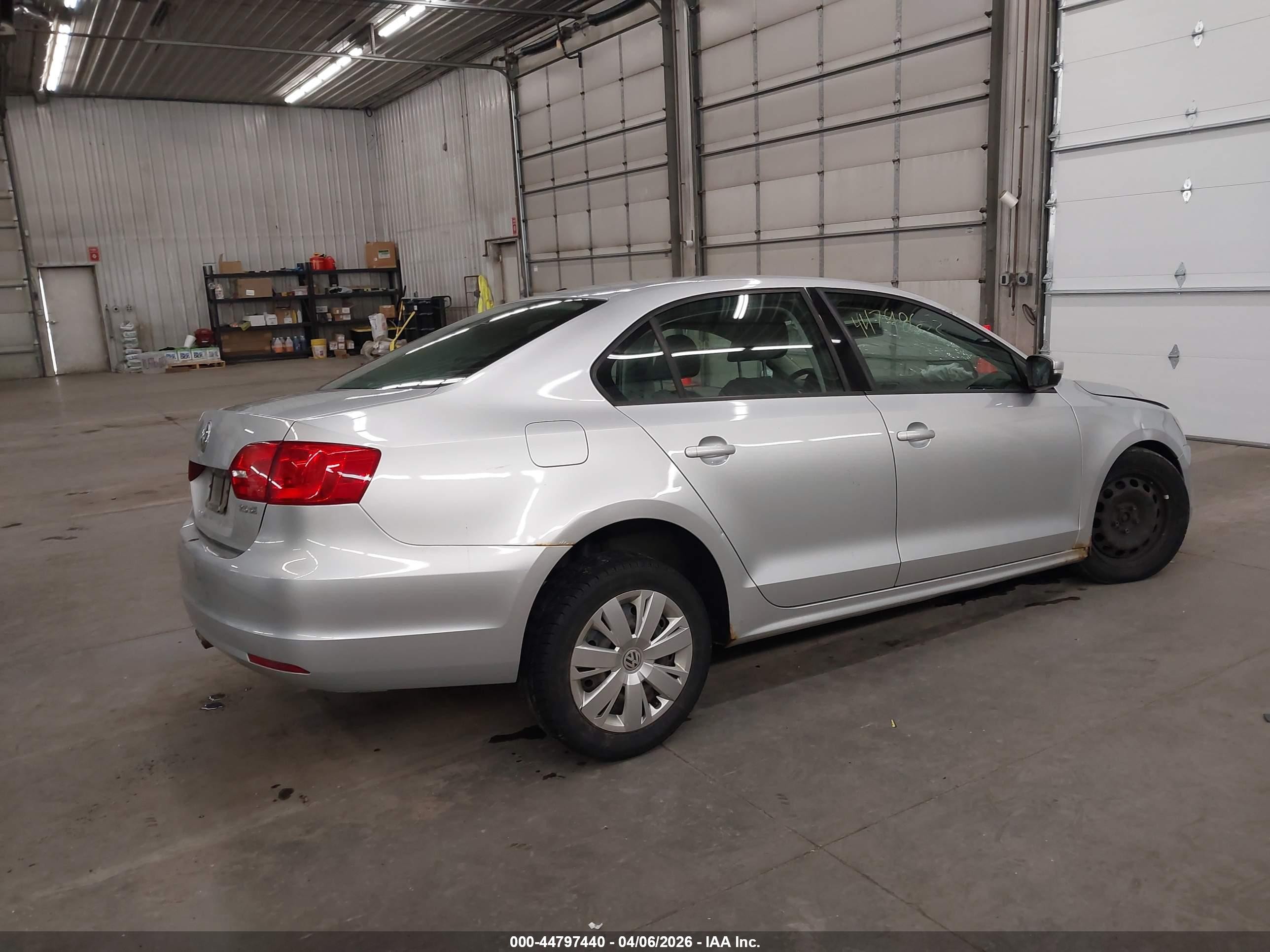 2011 Volkswagen Jetta 2.5l Se Silver vin: 3VWDX7AJXBM337706