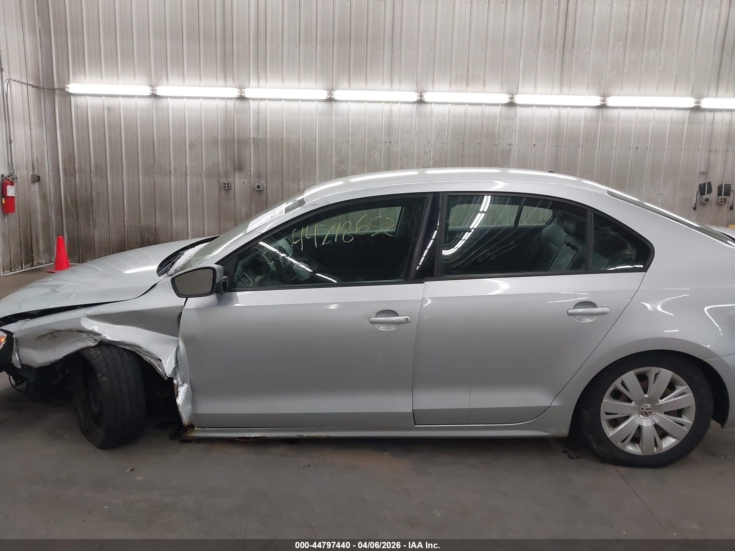 2011 Volkswagen Jetta 2.5l Se Silver vin: 3VWDX7AJXBM337706