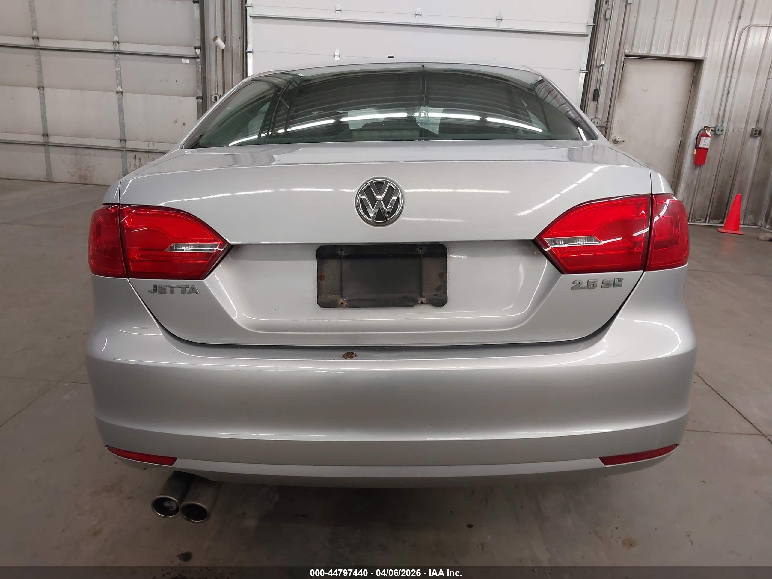 2011 Volkswagen Jetta 2.5l Se Silver vin: 3VWDX7AJXBM337706