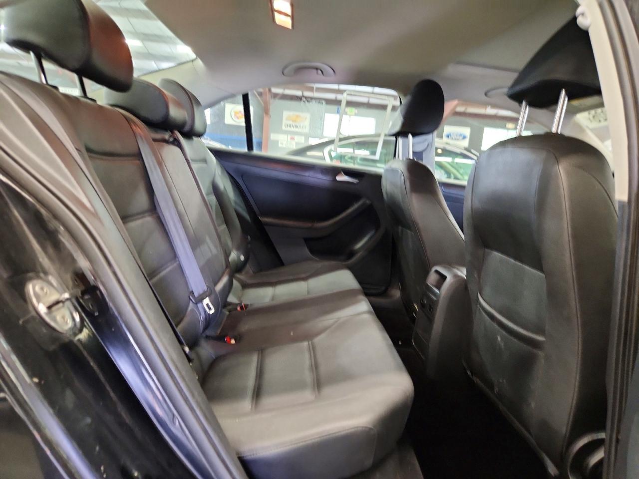 2011 Volkswagen Jetta Se Black vin: 3VWDZ7AJ1BM359751