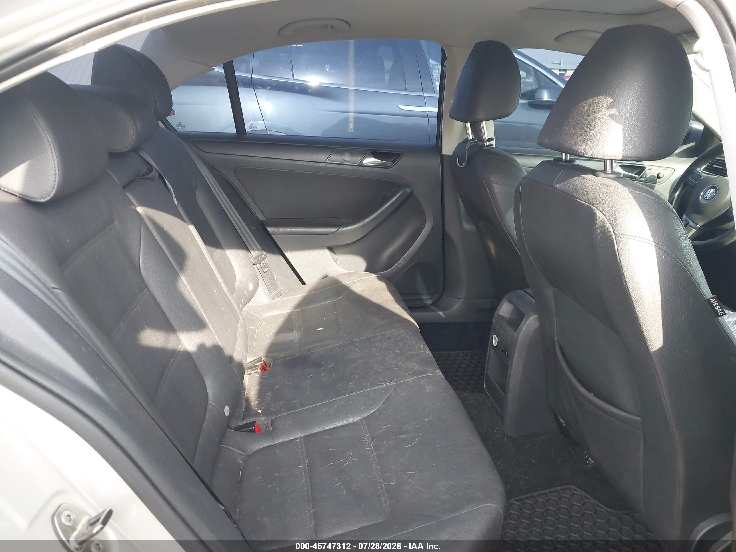 2011 Volkswagen Jetta 2.5l Se Silver vin: 3VWDZ7AJ4BM346878