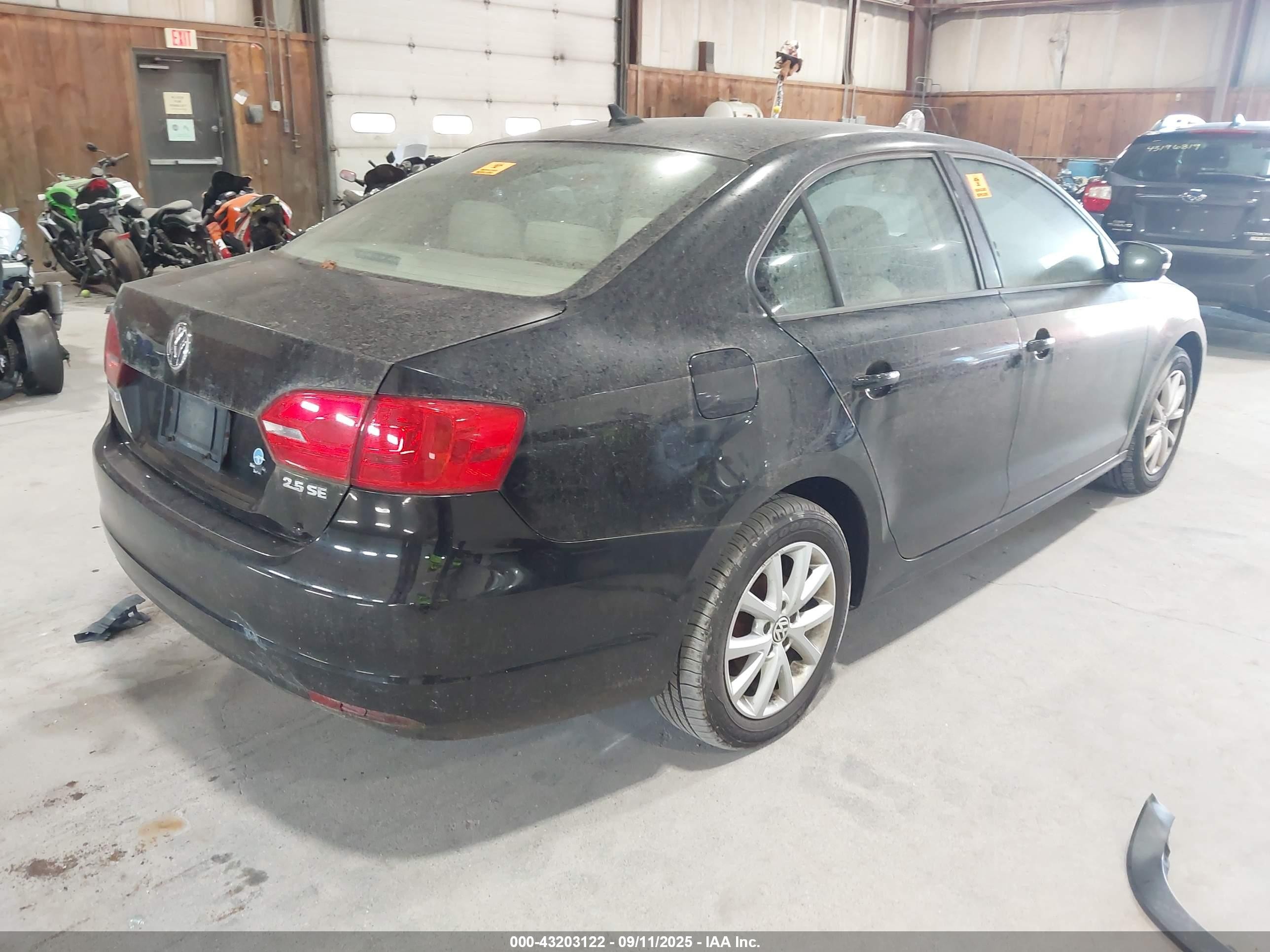 2011 Volkswagen Jetta 2.5l Se Черный vin: 3VWDZ7AJ5BM304400