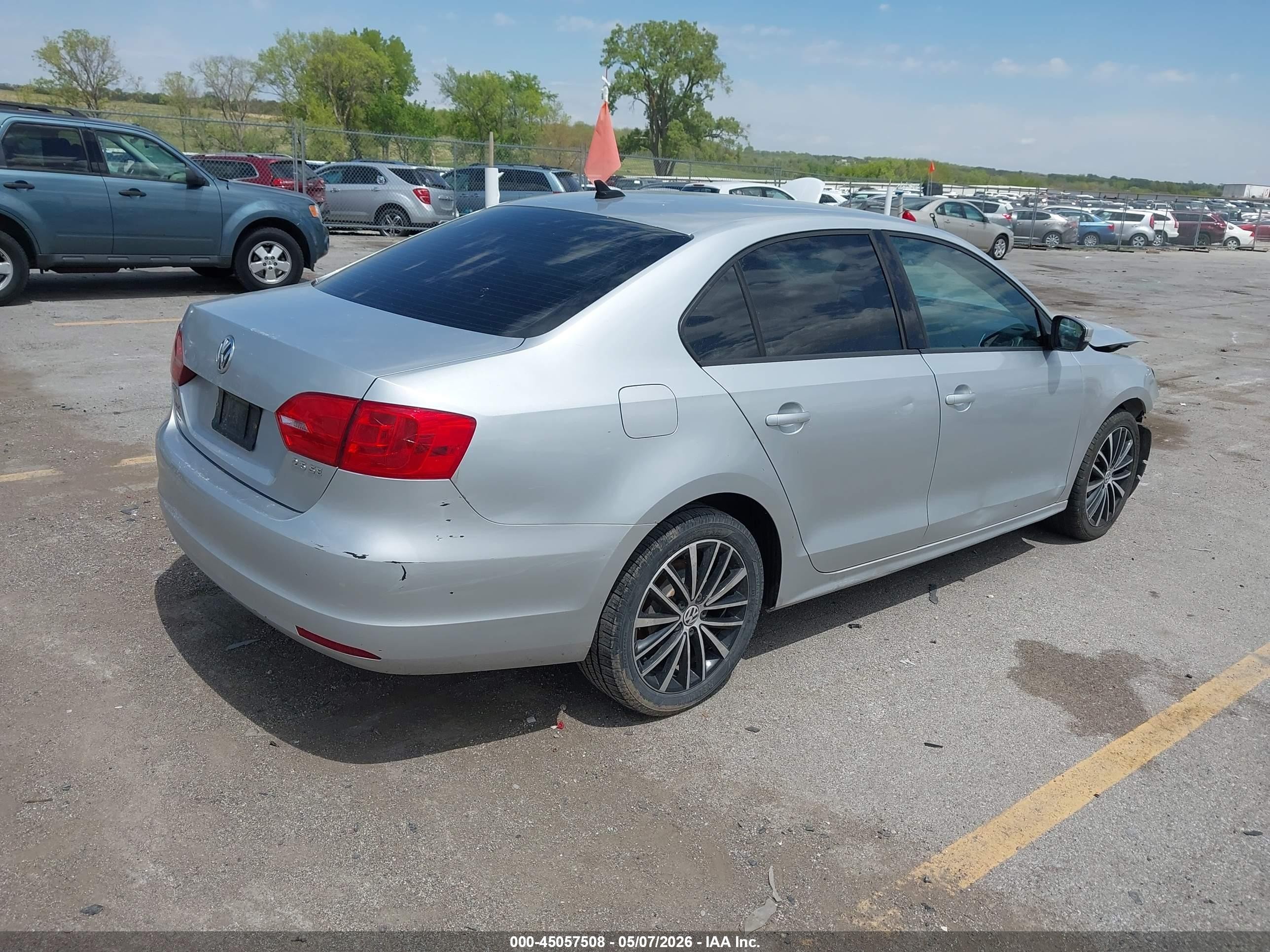 2011 Volkswagen Jetta 2.5l Se Серебряный vin: 3VWDZ7AJ5BM371515