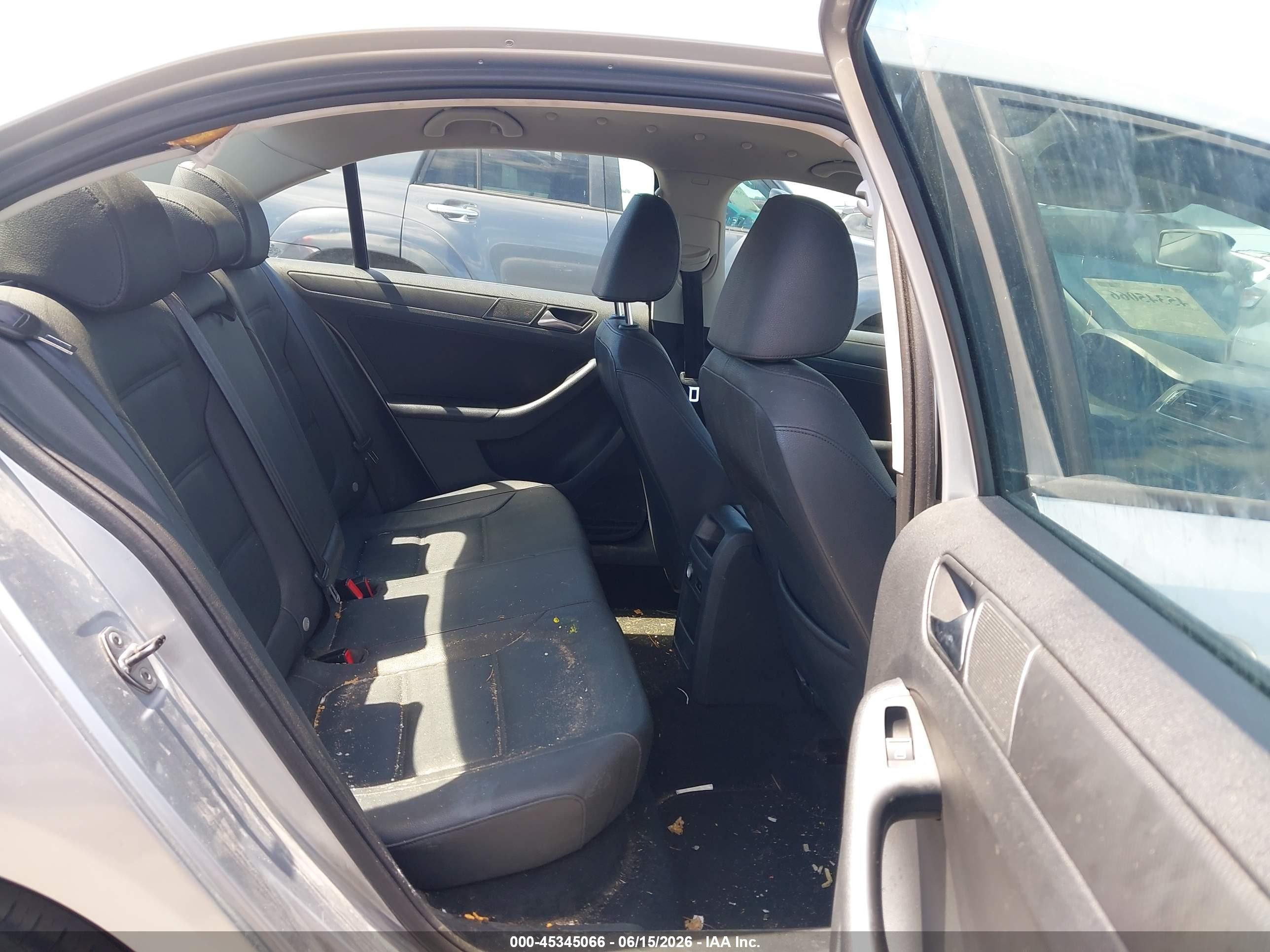 2011 Volkswagen Jetta 2.5l Se Silver vin: 3VWDZ7AJ8BM317934