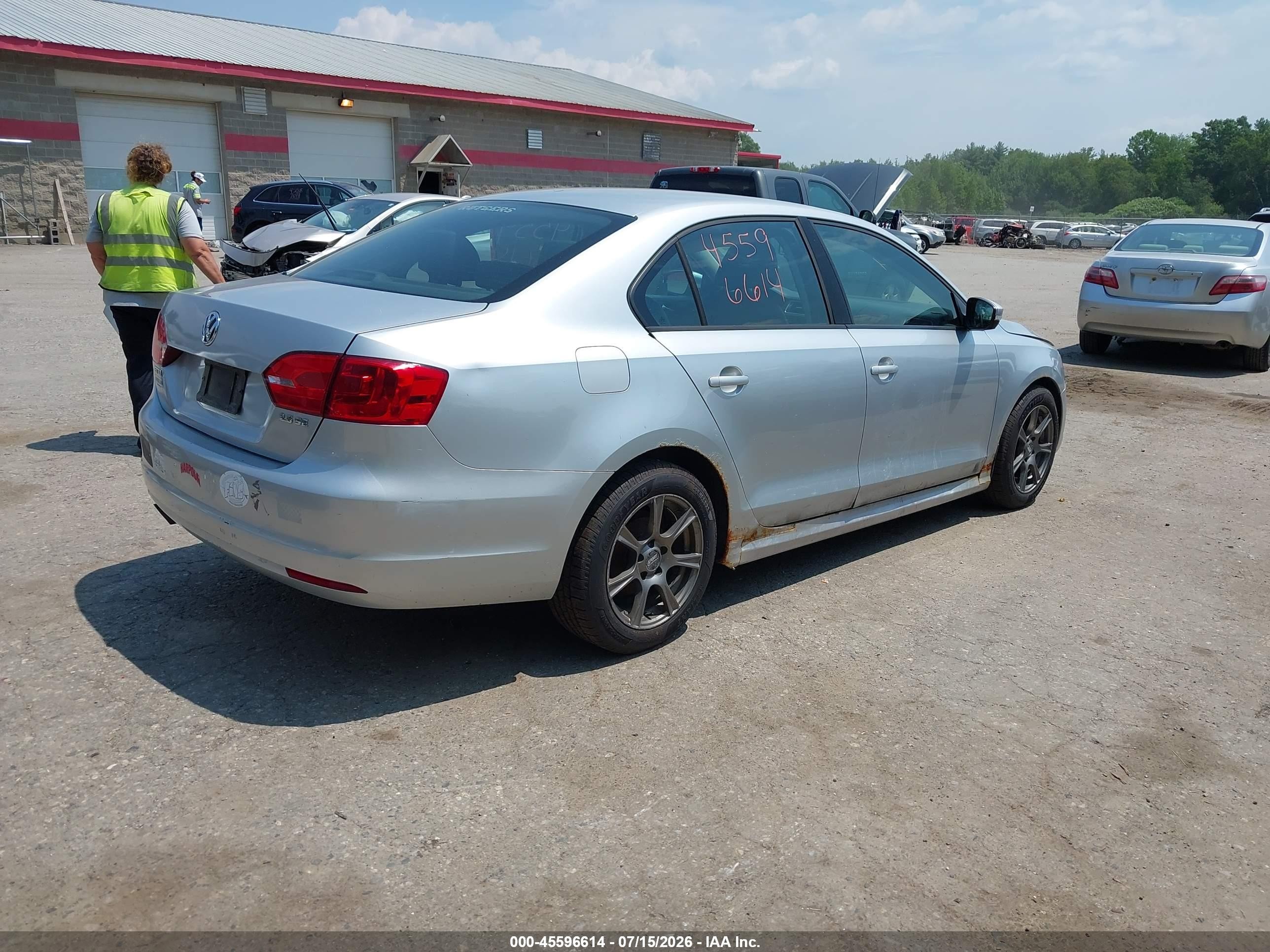 2011 Volkswagen Jetta 2.5l Se Silver vin: 3VWDZ7AJ8BM346057