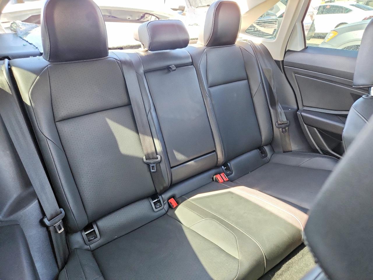 2019 Volkswagen Jetta Sel White vin: 3VWE57BU3KM102910