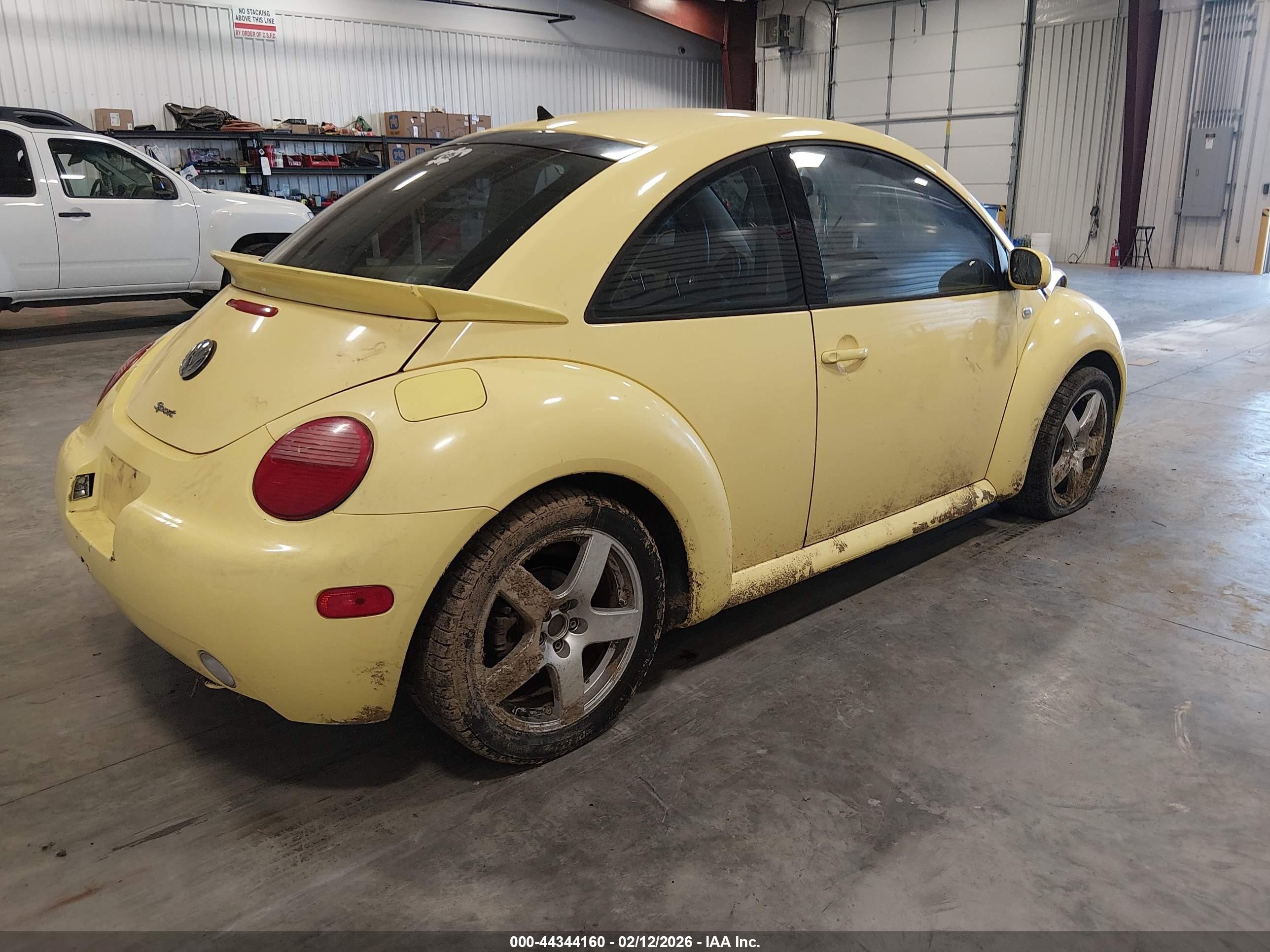 2001 Volkswagen New Beetle Sport Edition Желтый vin: 3VWED21C71M478698