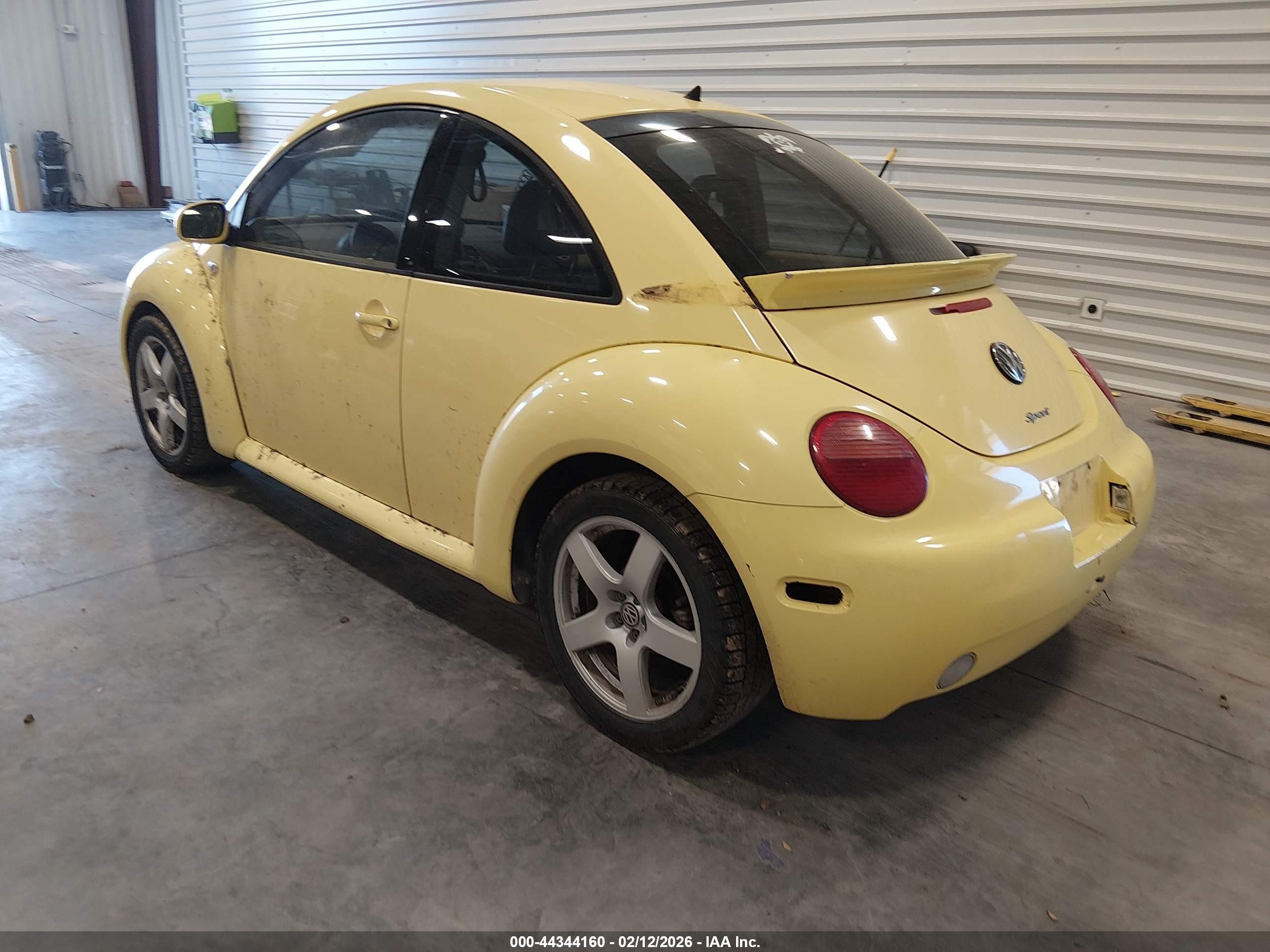 2001 Volkswagen New Beetle Sport Edition Желтый vin: 3VWED21C71M478698