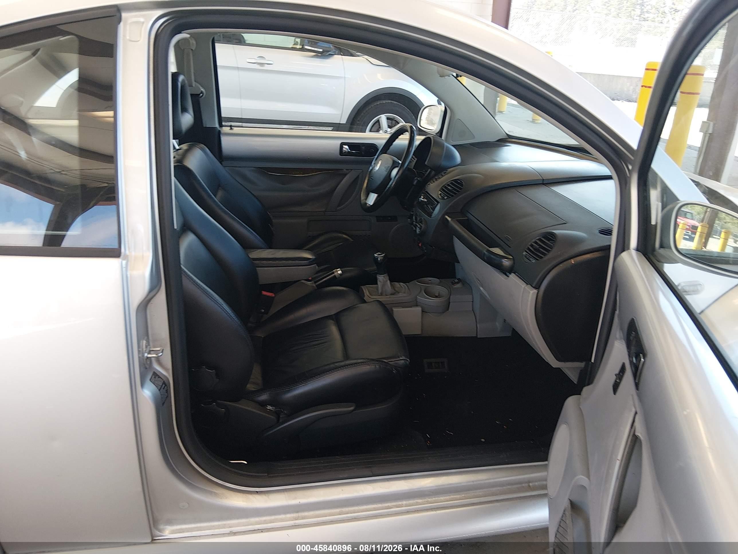 2001 Volkswagen New Beetle Sport Edition Silver vin: 3VWED21C91M476595
