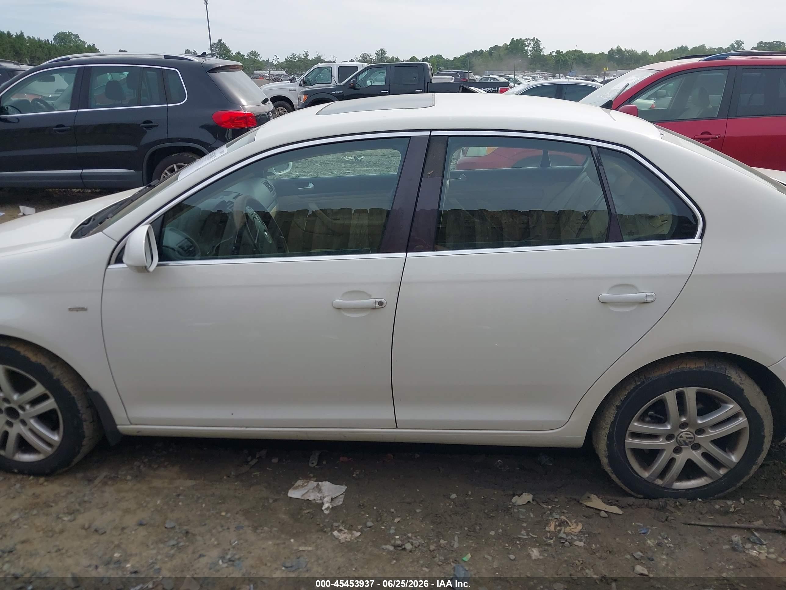 2007 Volkswagen Jetta Wolfsburg Edition White vin: 3VWEF71K17M163631