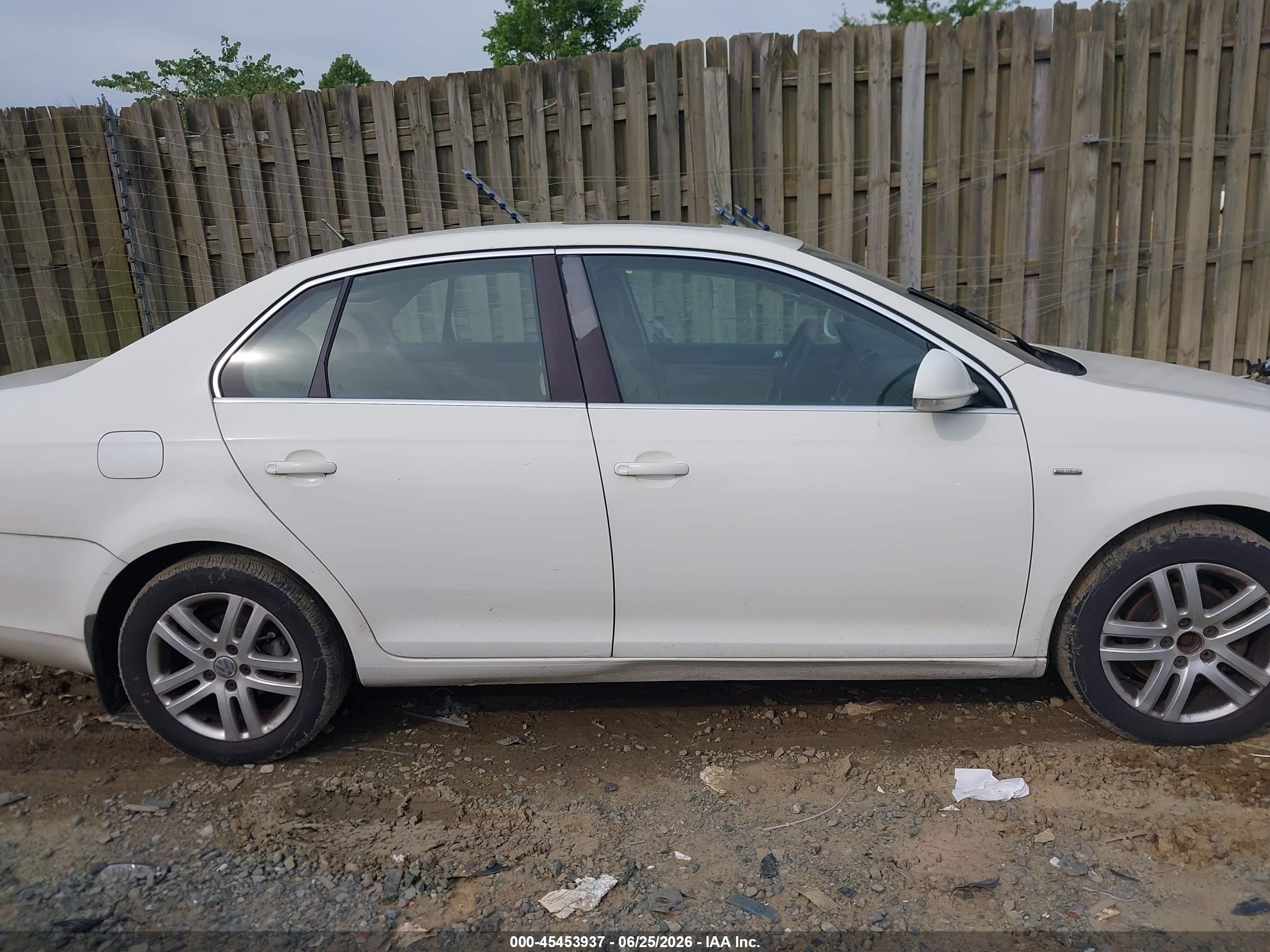 2007 Volkswagen Jetta Wolfsburg Edition White vin: 3VWEF71K17M163631