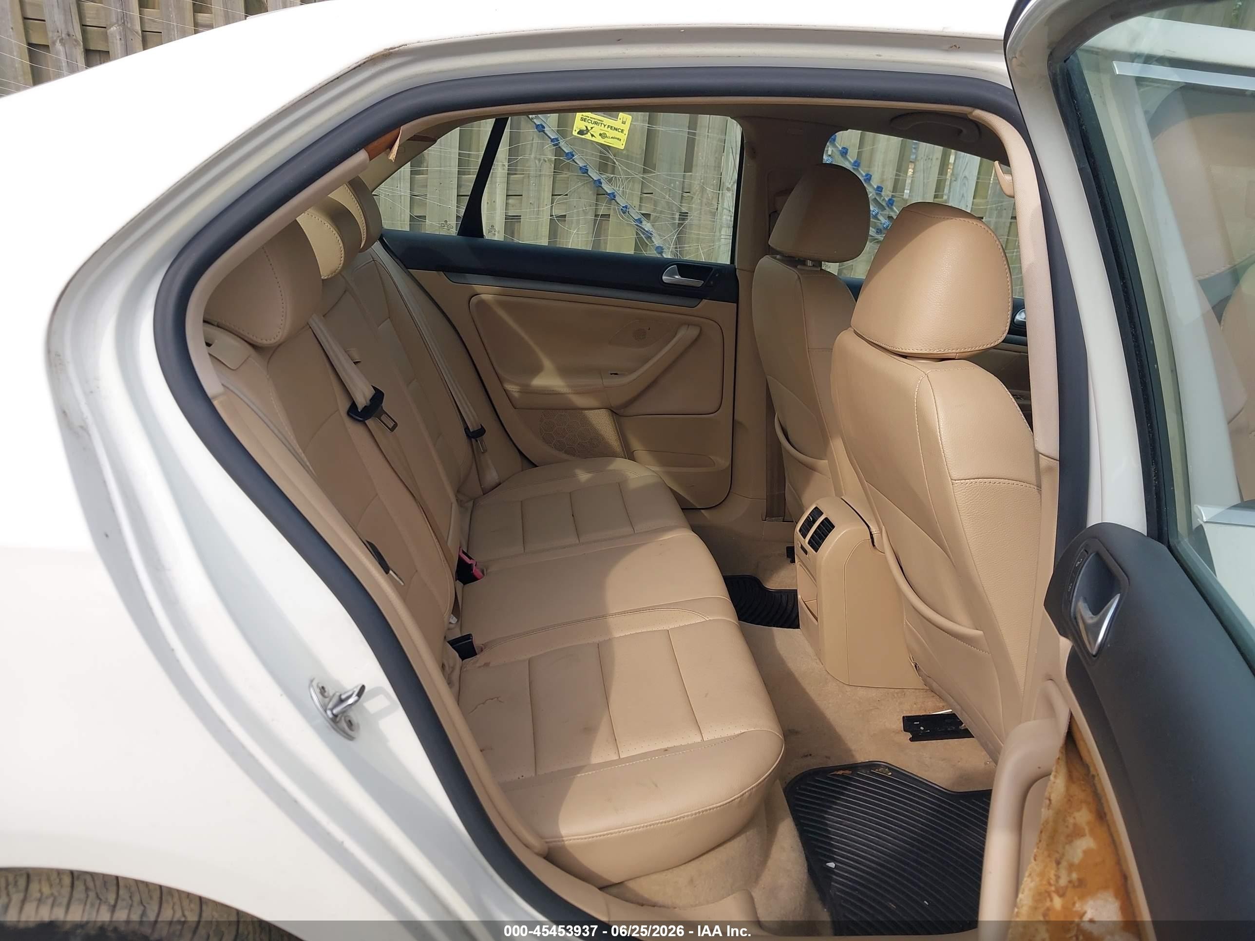 2007 Volkswagen Jetta Wolfsburg Edition White vin: 3VWEF71K17M163631