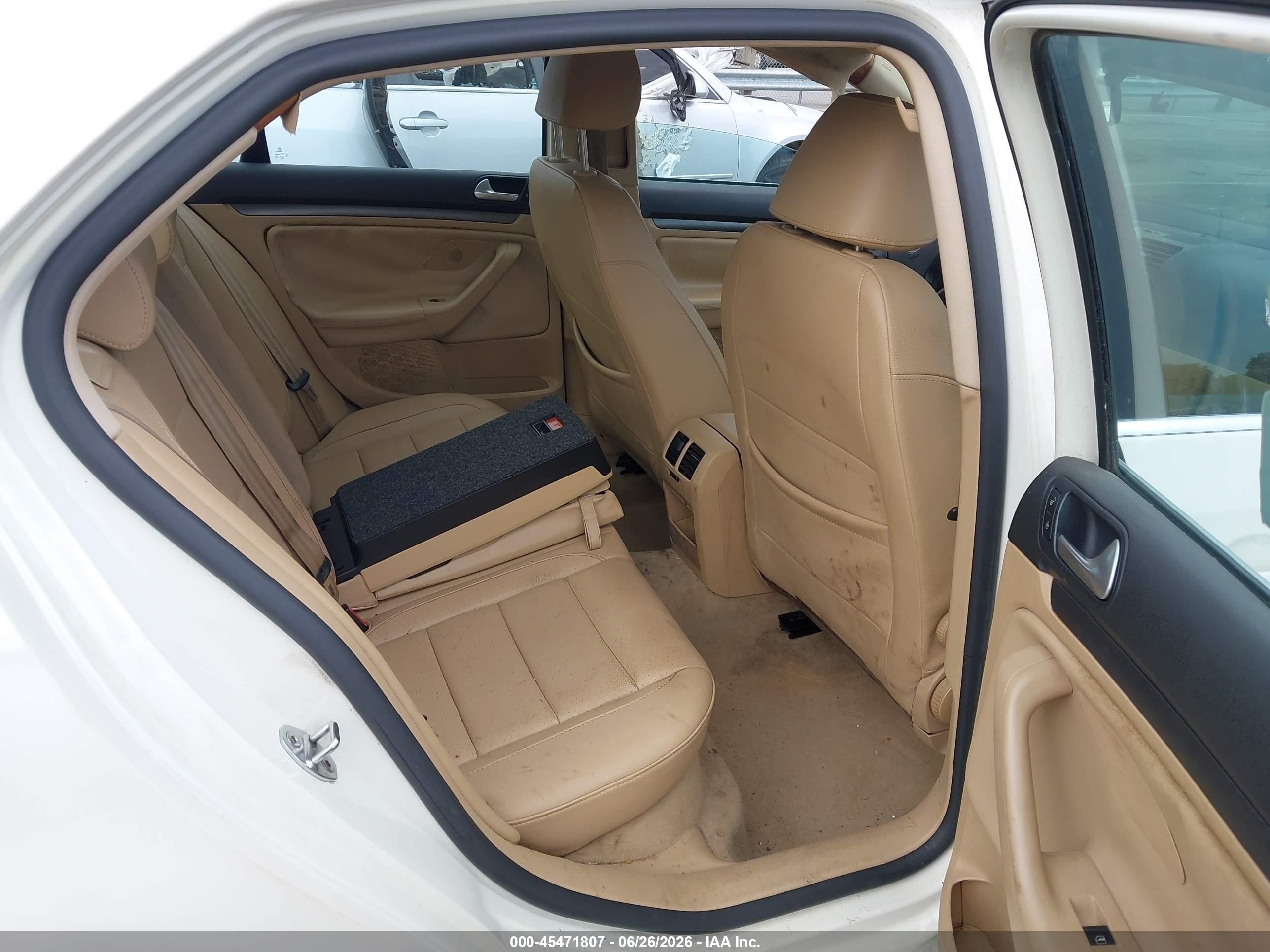 2007 Volkswagen Jetta Wolfsburg Edition Белый vin: 3VWEF71K27M119301