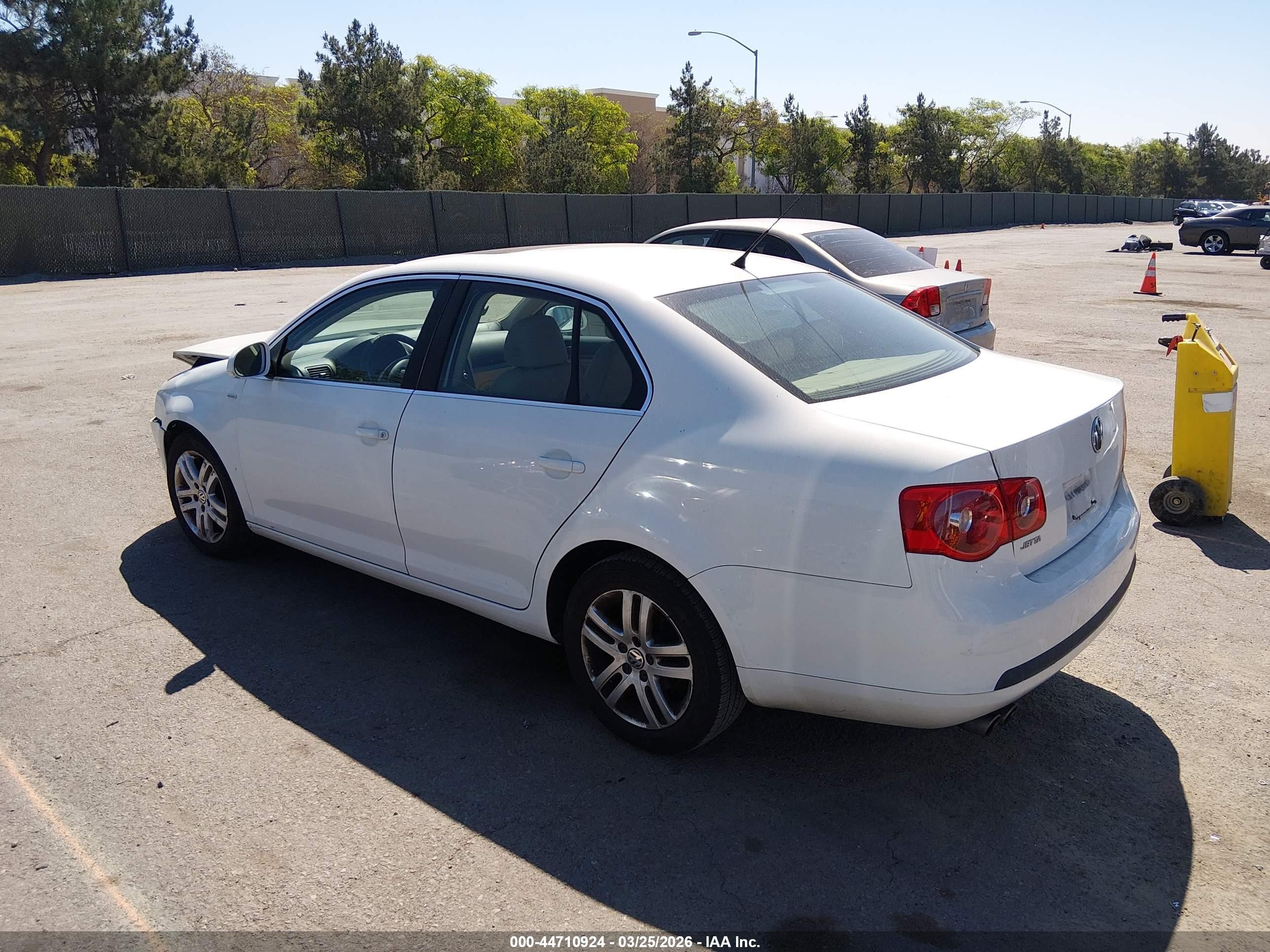 2007 Volkswagen Jetta Wolfsburg Edition White vin: 3VWEF71K87M064272