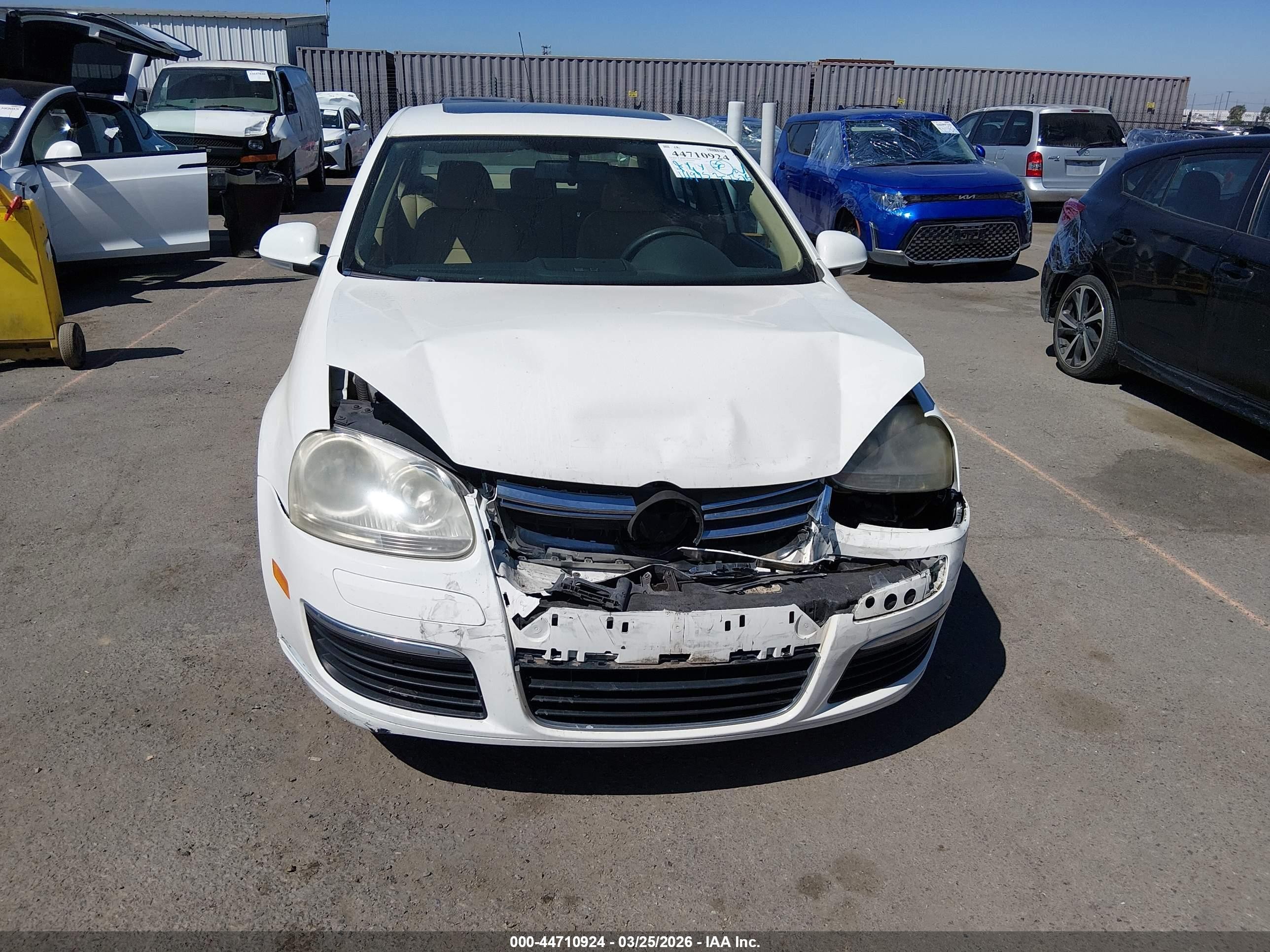 2007 Volkswagen Jetta Wolfsburg Edition White vin: 3VWEF71K87M064272