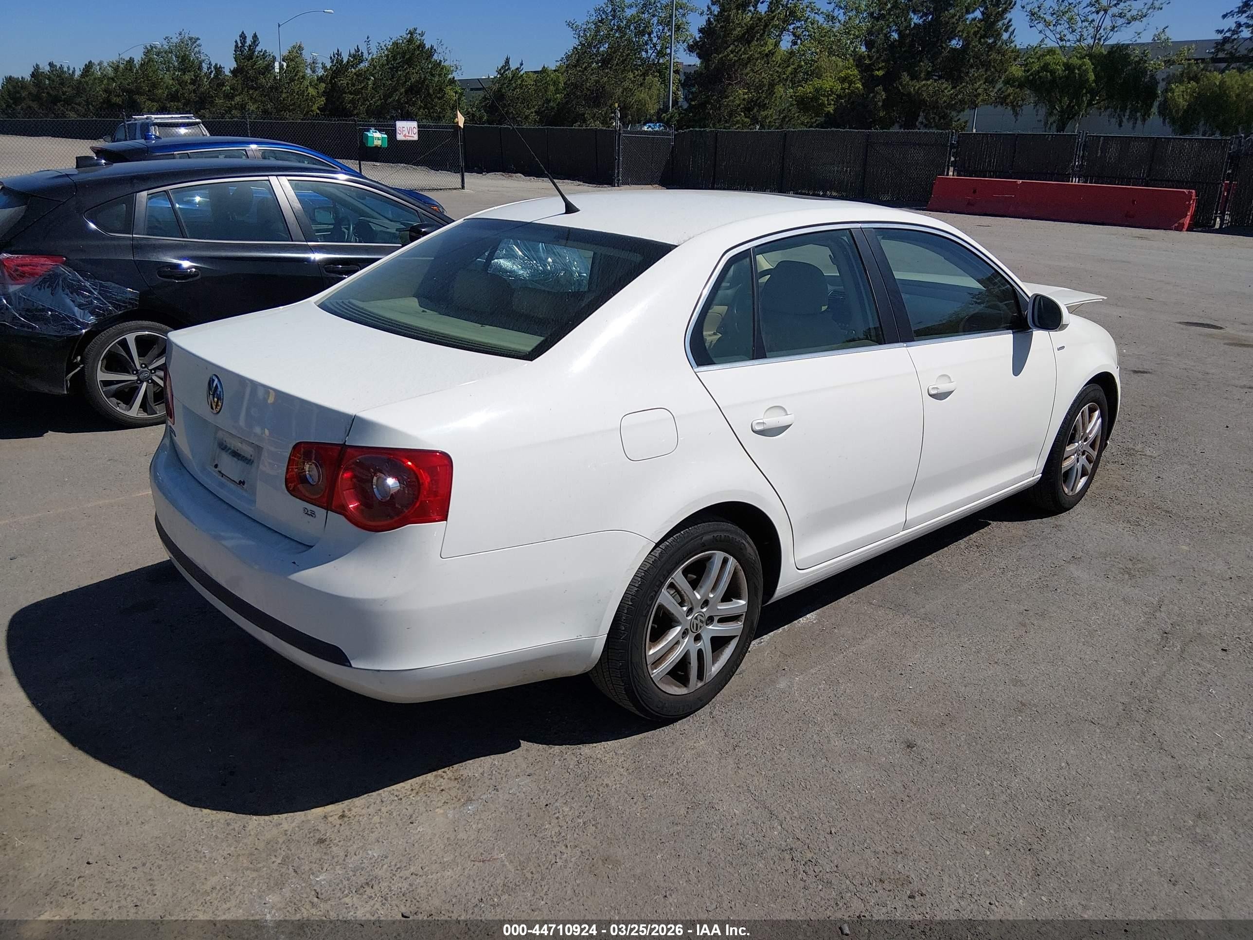 2007 Volkswagen Jetta Wolfsburg Edition White vin: 3VWEF71K87M064272