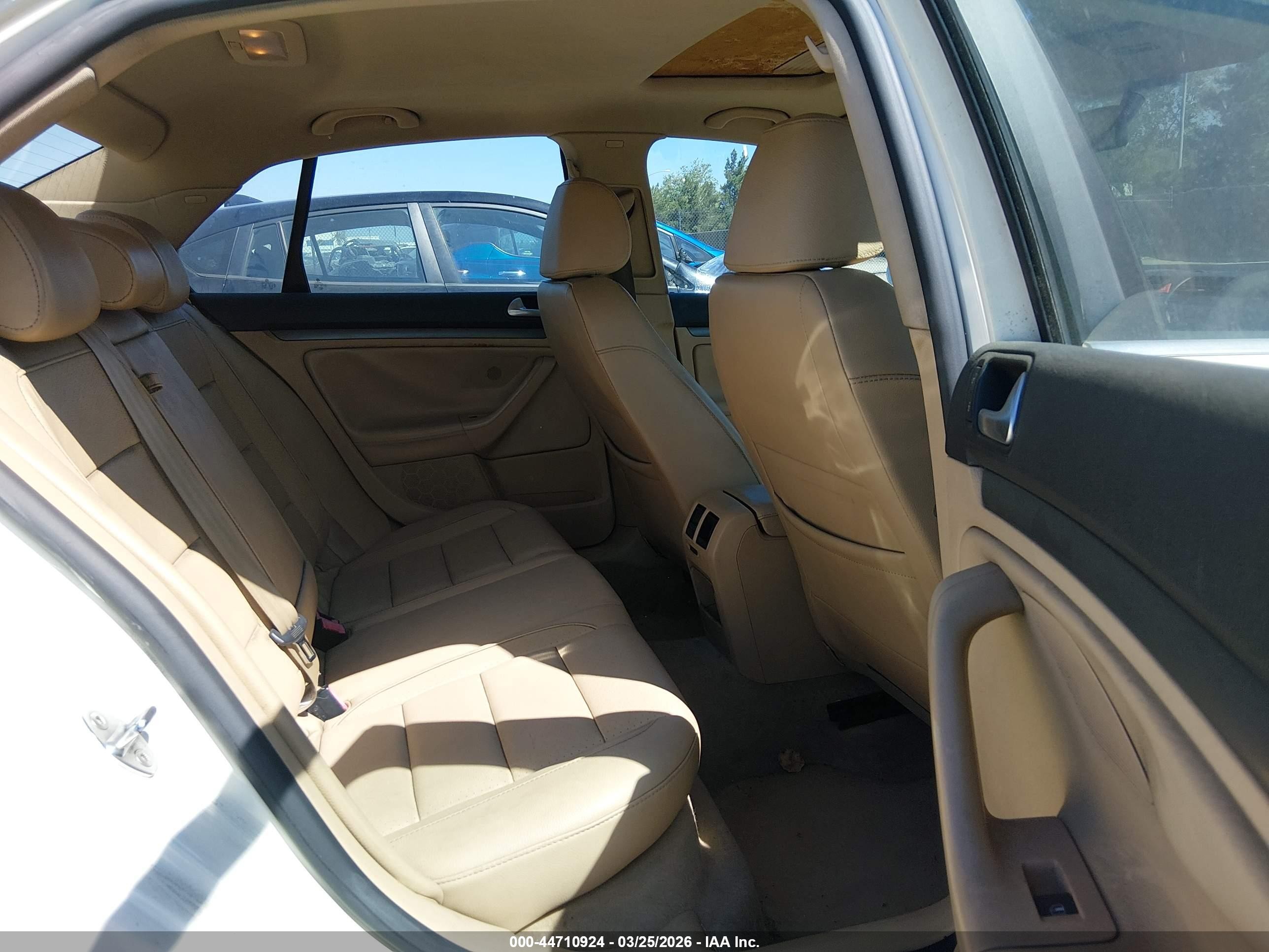2007 Volkswagen Jetta Wolfsburg Edition White vin: 3VWEF71K87M064272