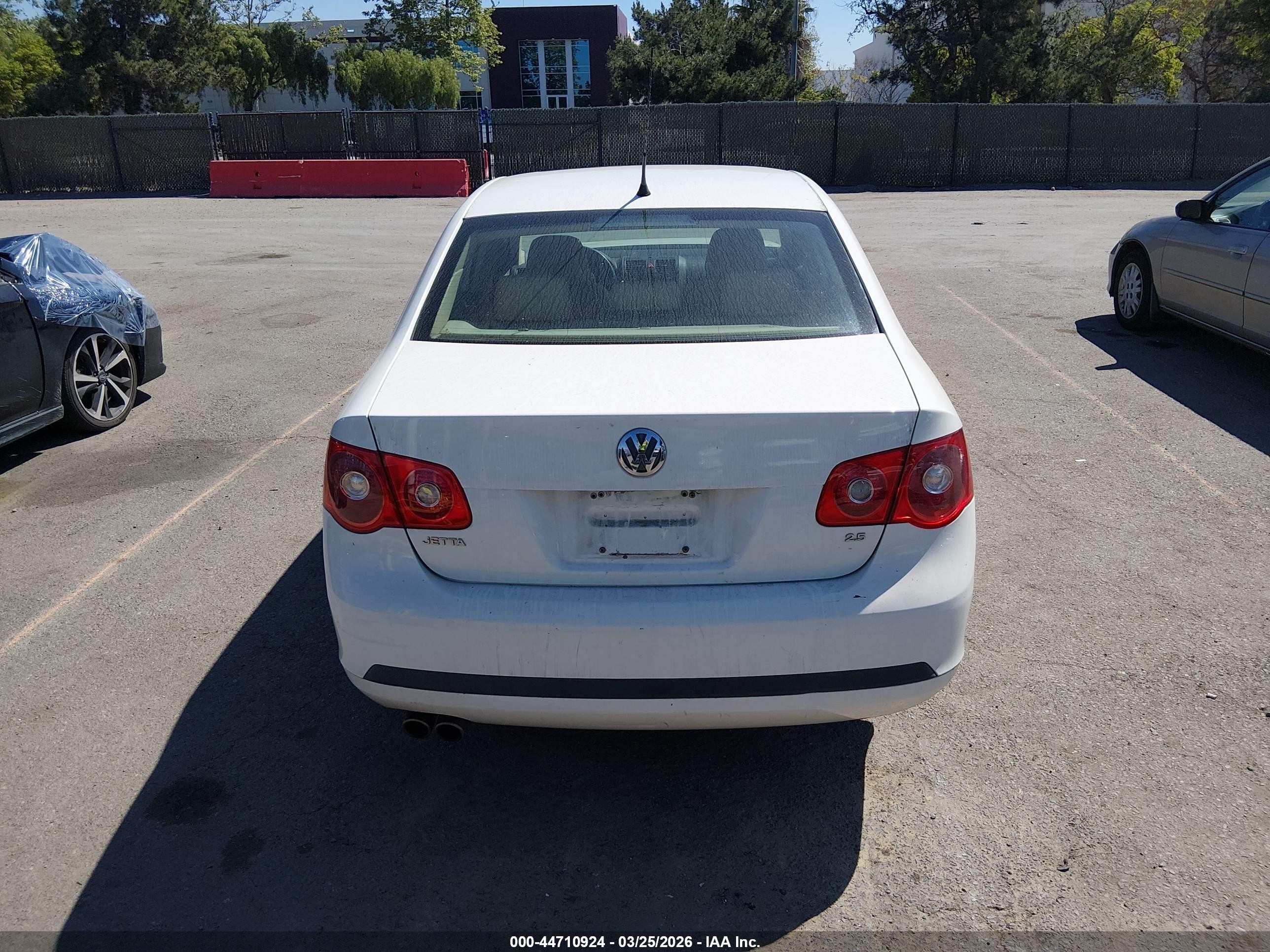 2007 Volkswagen Jetta Wolfsburg Edition White vin: 3VWEF71K87M064272