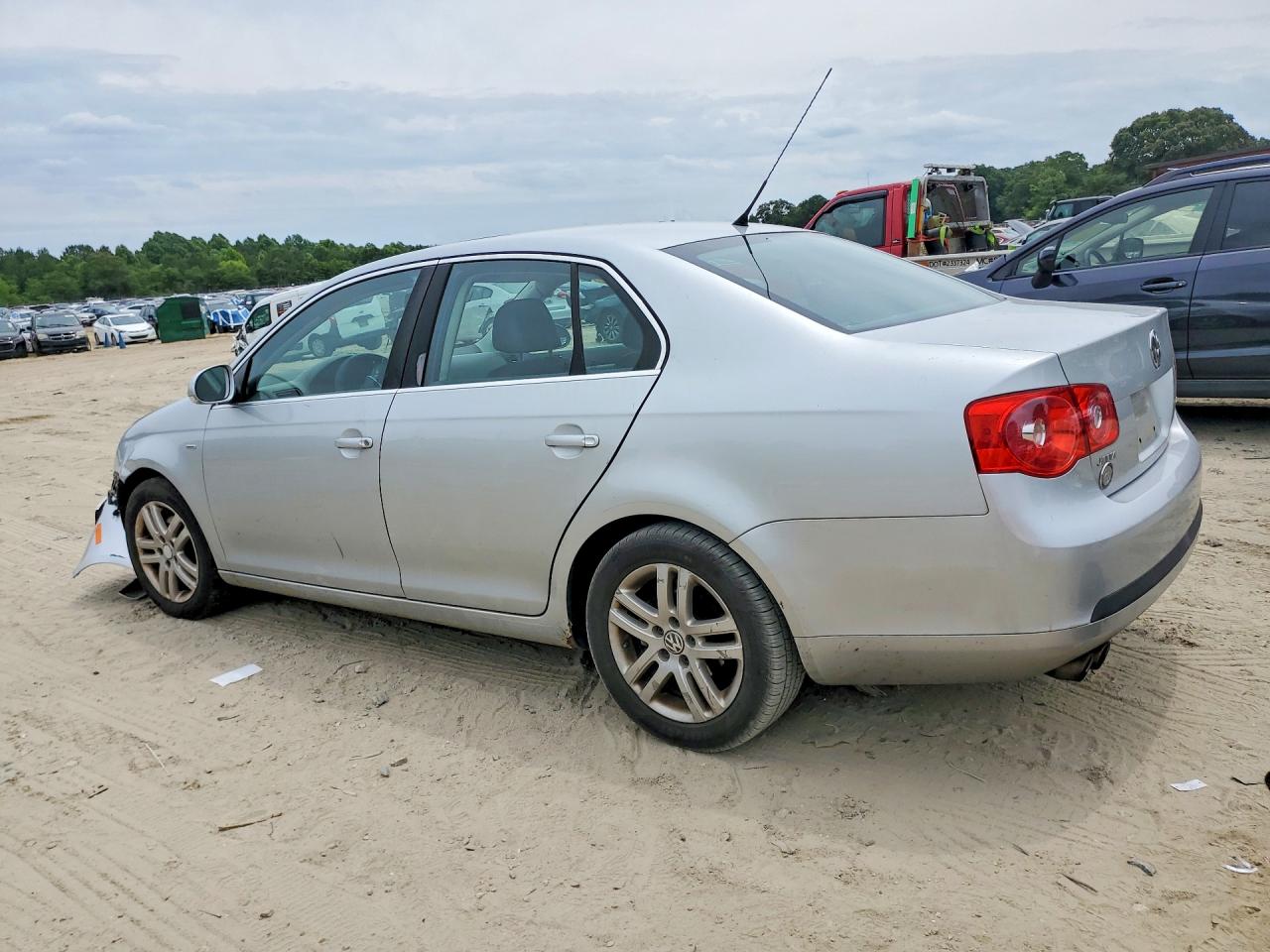 2007 Volkswagen Jetta Wolfsburg Silver vin: 3VWEG71K57M142018