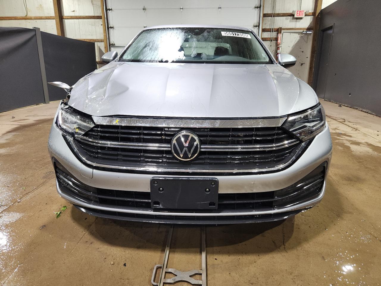2024 Volkswagen Jetta Se Silver vin: 3VWEM7BU8RM087995 Damage: Grille, Broken, Replacement Required