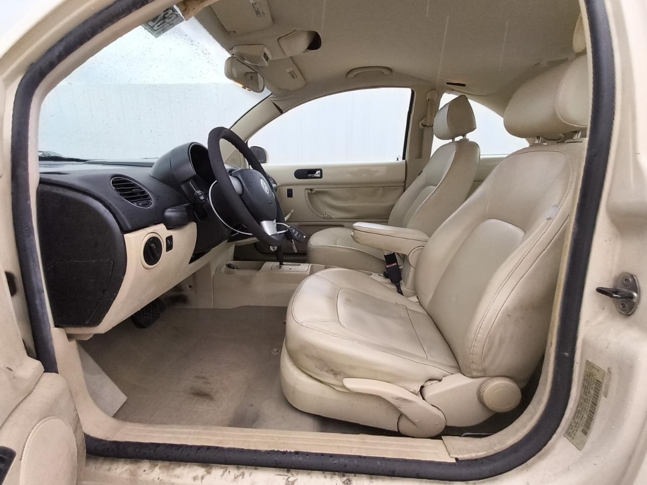2007 Volkswagen New Beetle 2.5l Cream vin: 3VWEW31C97M518532 Damage: Left Front Carpet, Stained, Permanent