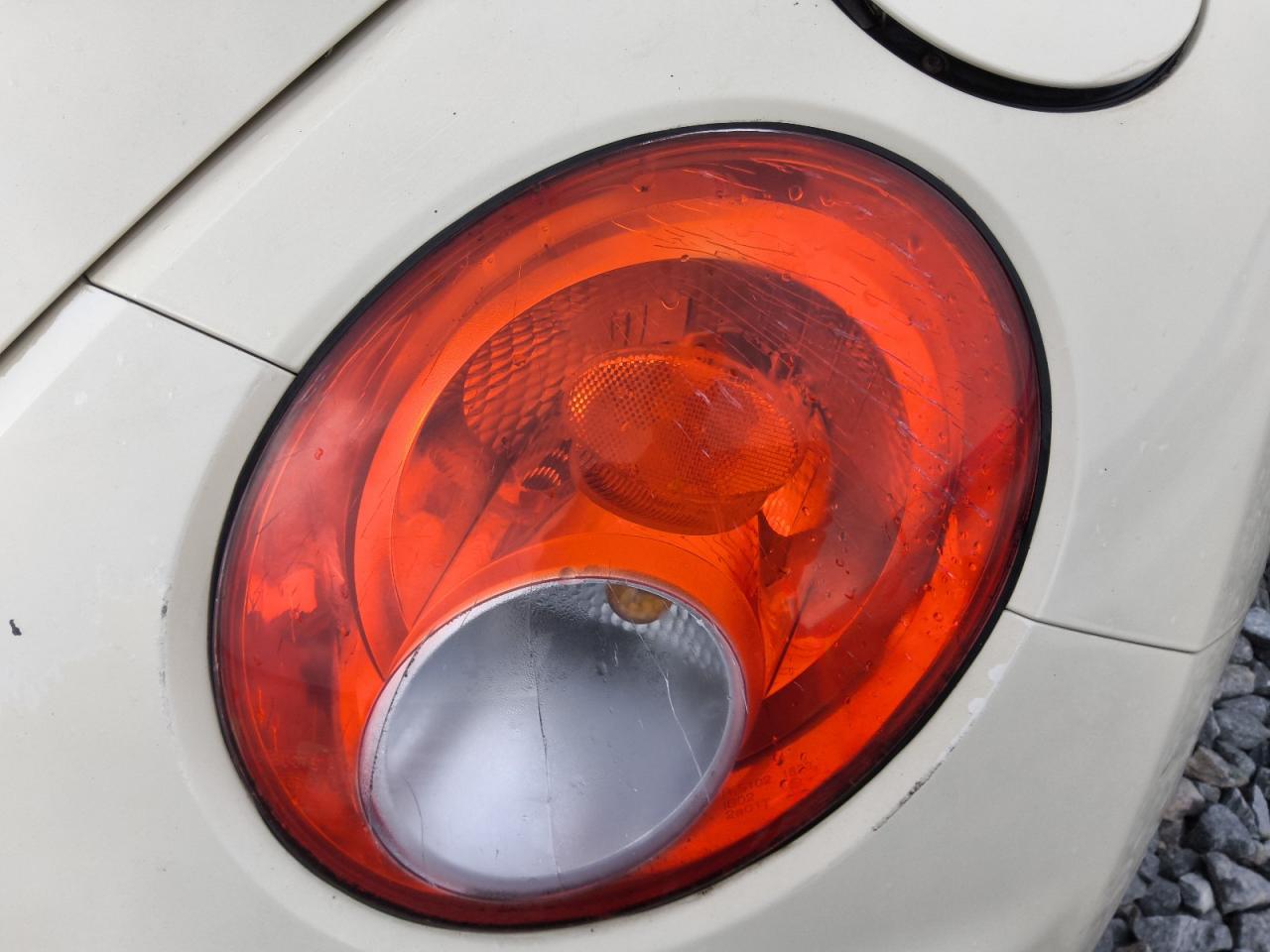 2007 Volkswagen New Beetle 2.5l Cream vin: 3VWEW31C97M518532 Damage: Right Tail Light, Cracked, Replacement Required