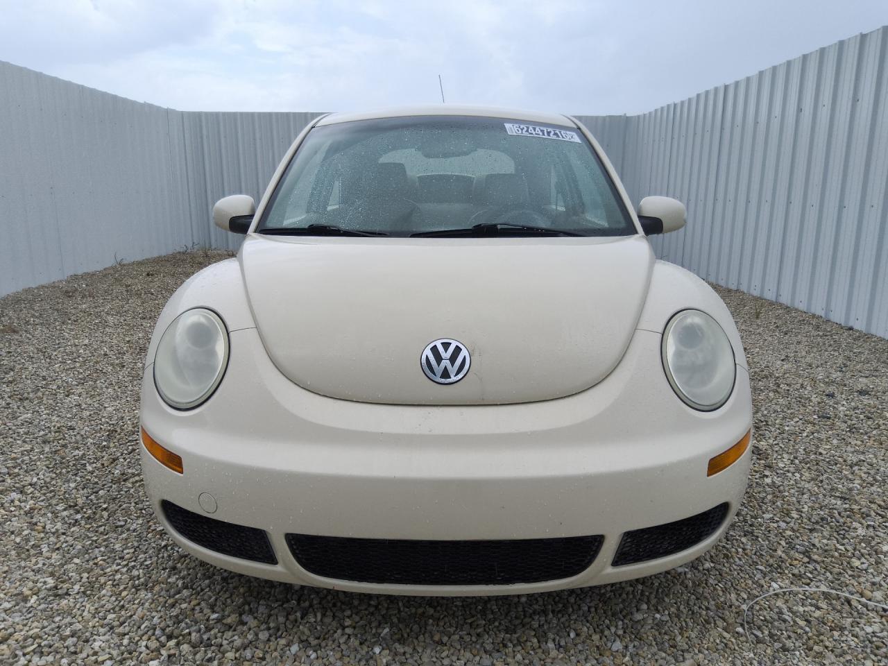 2007 Volkswagen New Beetle 2.5l Cream vin: 3VWEW31C97M518532 Damage: Overall Vehicle, Chipped, 10 Or More
