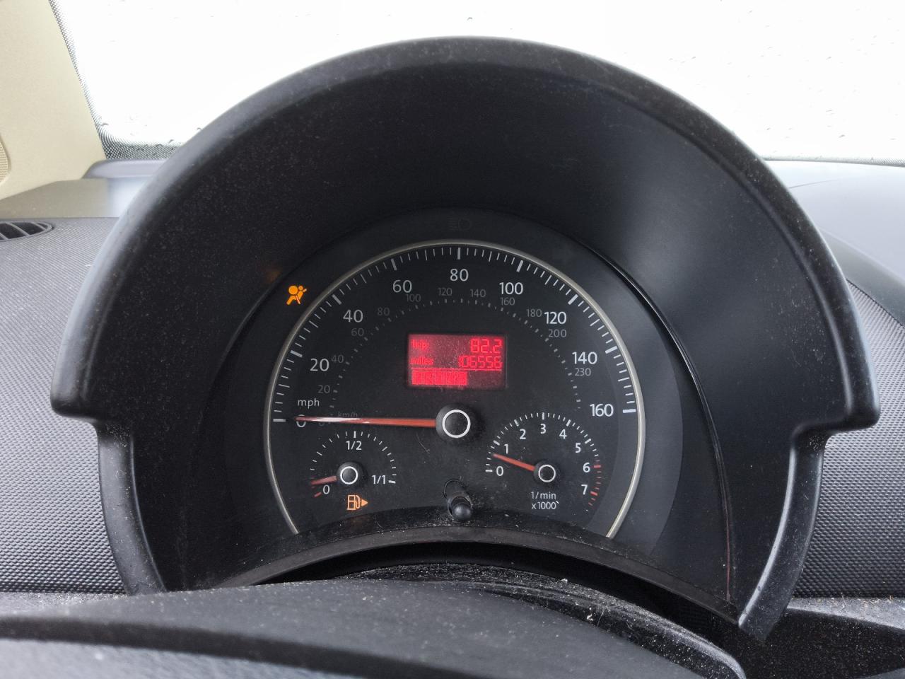 2007 Volkswagen New Beetle 2.5l Cream vin: 3VWEW31C97M518532 Damage: Warning Light - Air Bag, On, Unacceptable