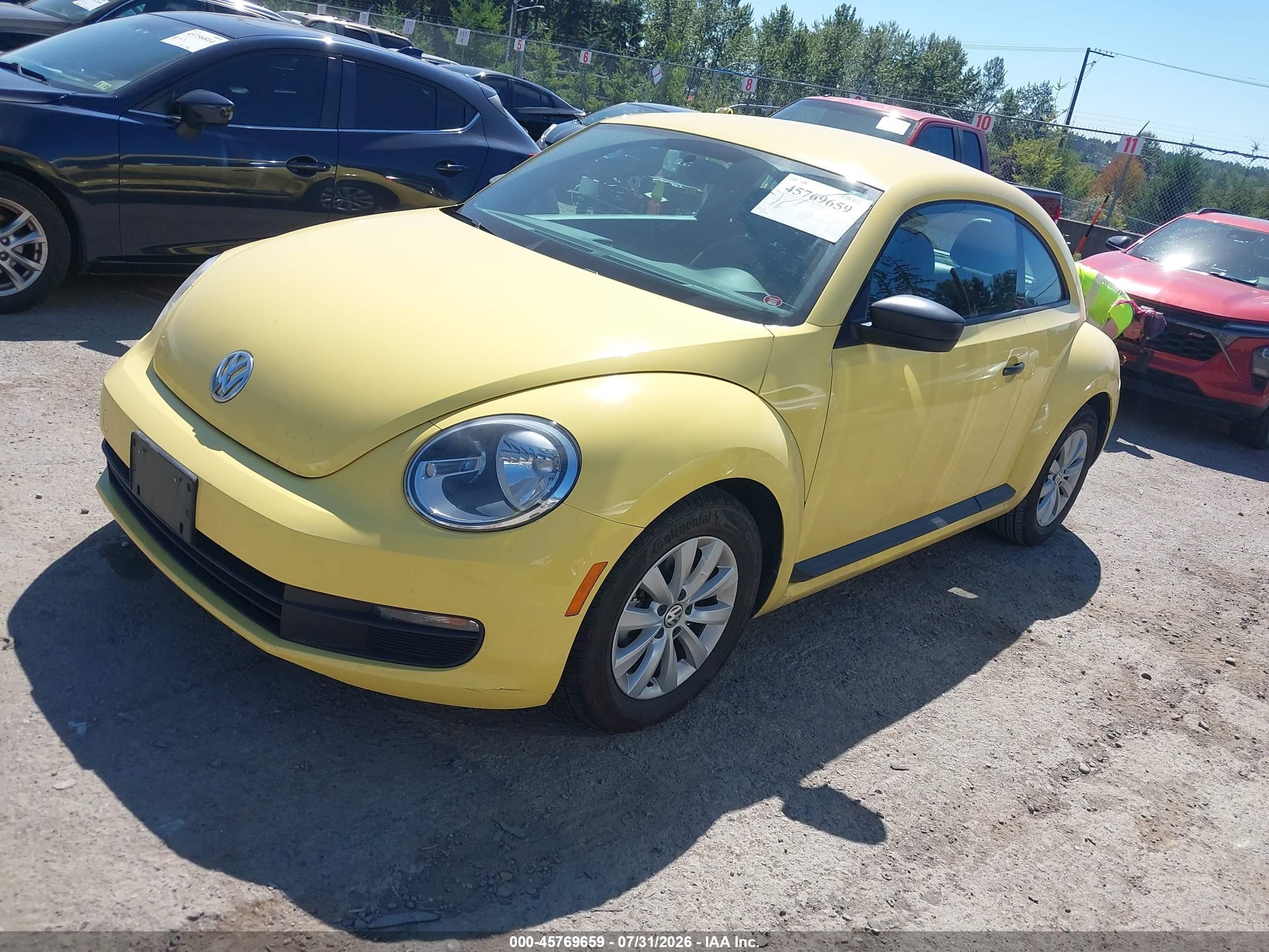 2015 Volkswagen Beetle 1.8t Fleet Edition Желтый vin: 3VWF17AT0FM608502