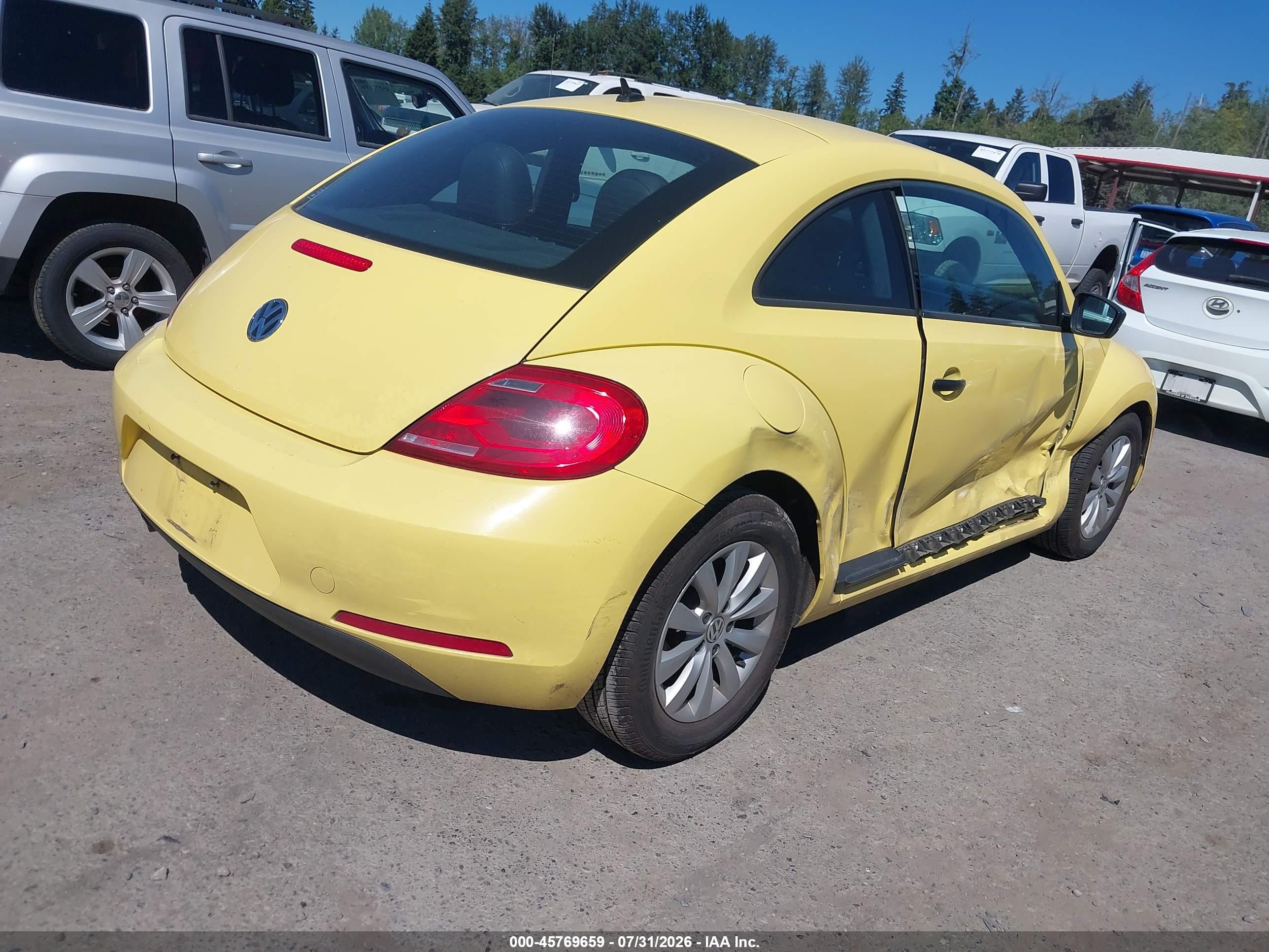 2015 Volkswagen Beetle 1.8t Fleet Edition Желтый vin: 3VWF17AT0FM608502