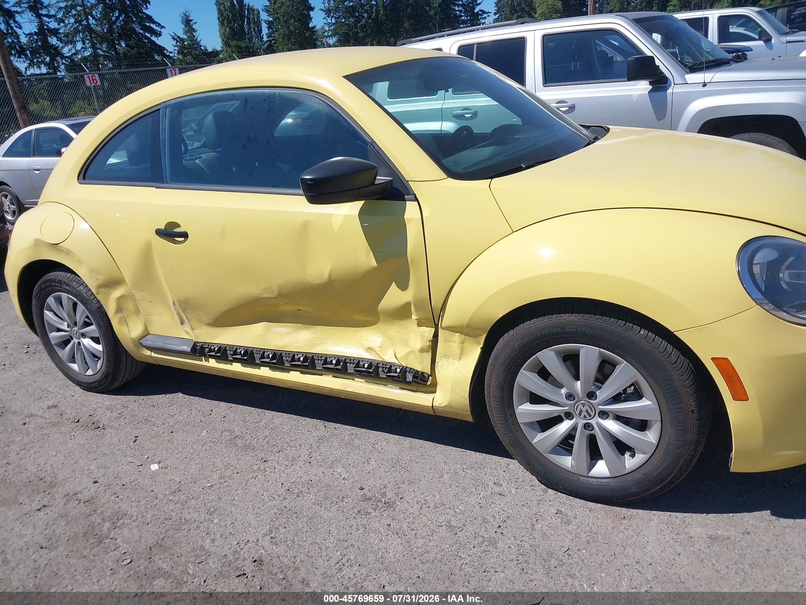 2015 Volkswagen Beetle 1.8t Fleet Edition Желтый vin: 3VWF17AT0FM608502