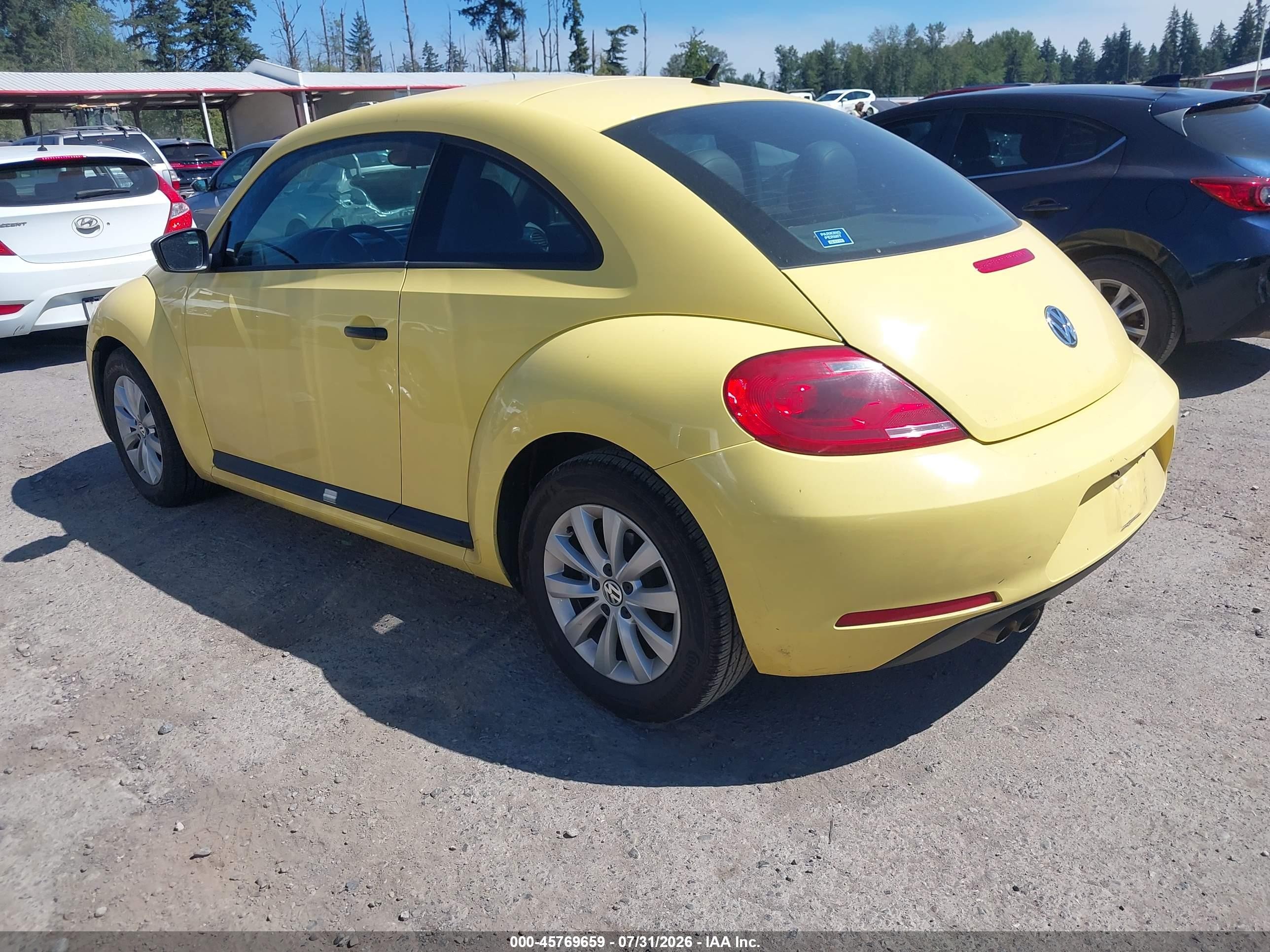 2015 Volkswagen Beetle 1.8t Fleet Edition Желтый vin: 3VWF17AT0FM608502
