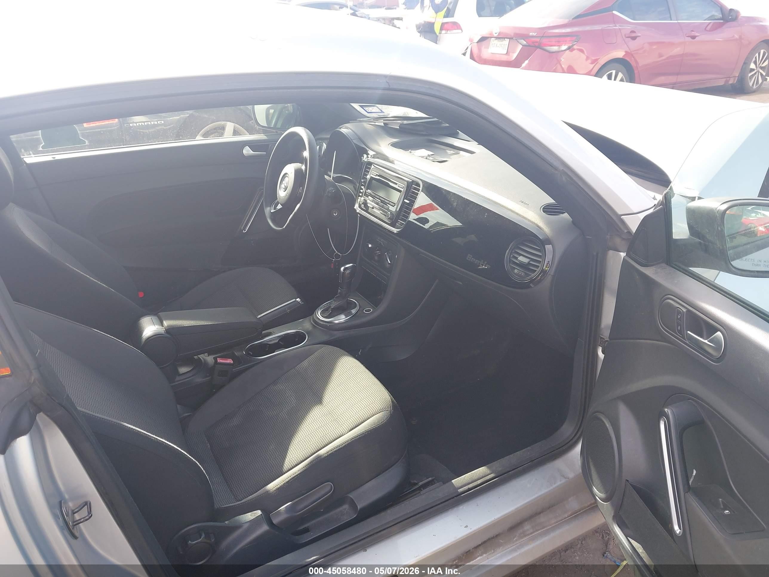 2014 Volkswagen Beetle 1.8t Entry Silver vin: 3VWF17AT1EM633696