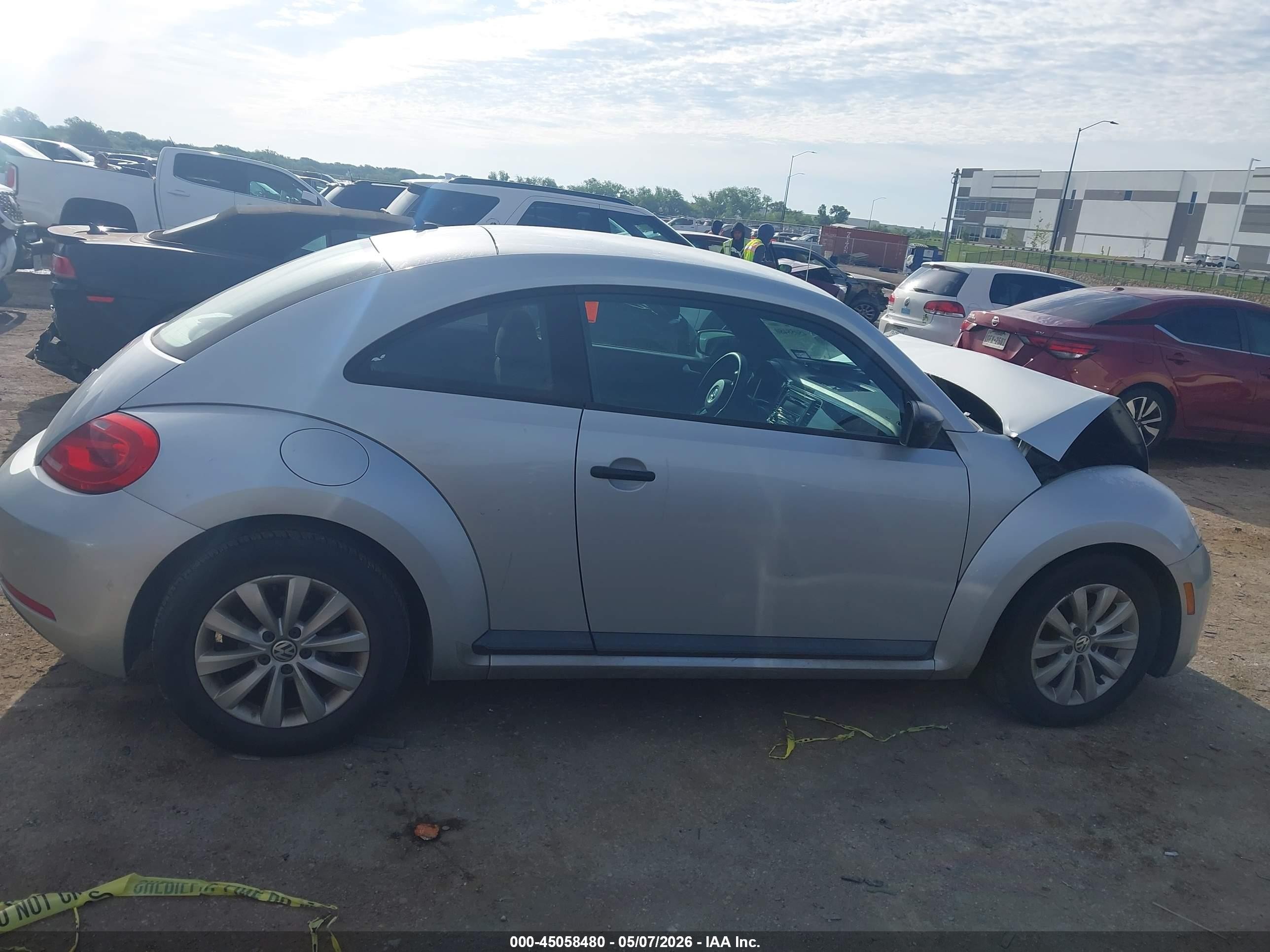 2014 Volkswagen Beetle 1.8t Entry Silver vin: 3VWF17AT1EM633696