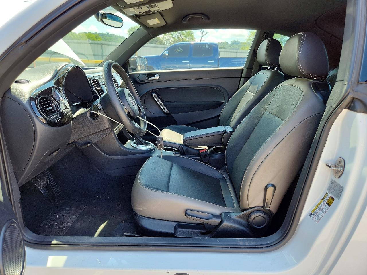 2015 Volkswagen Beetle 1.8t White vin: 3VWF17AT1FM651567